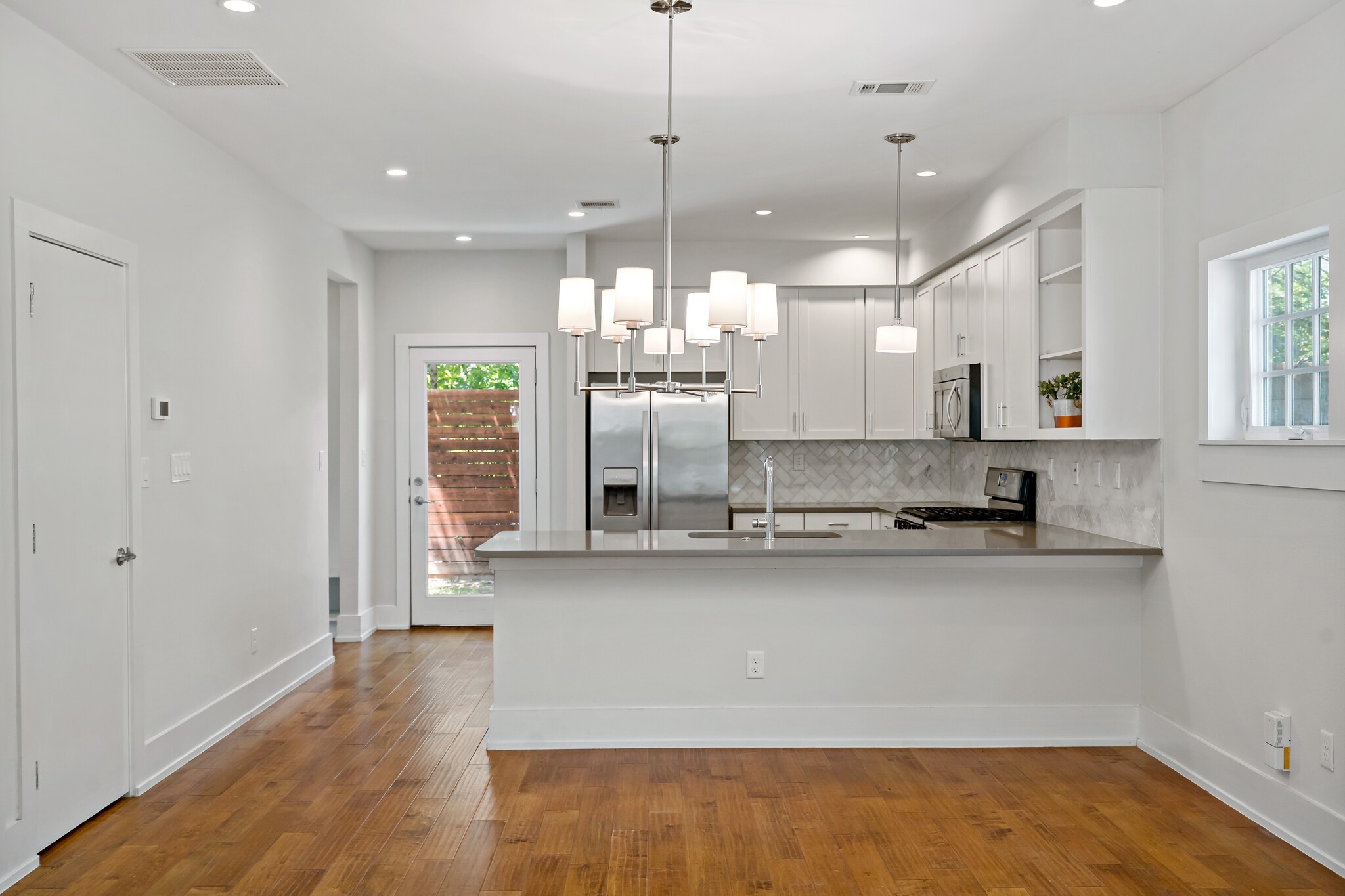 833 N Van Buren Avenue