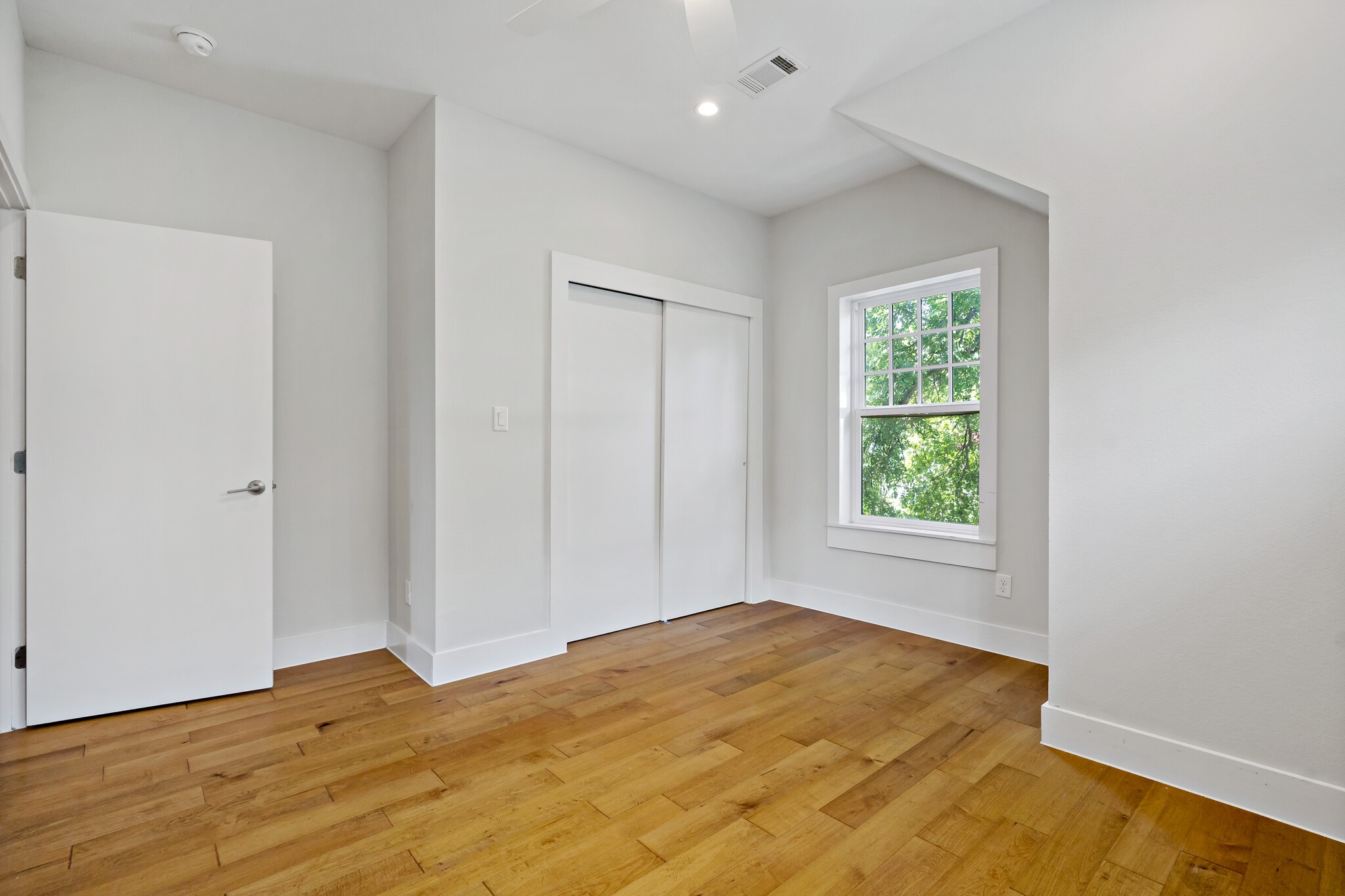 833 N Van Buren Avenue