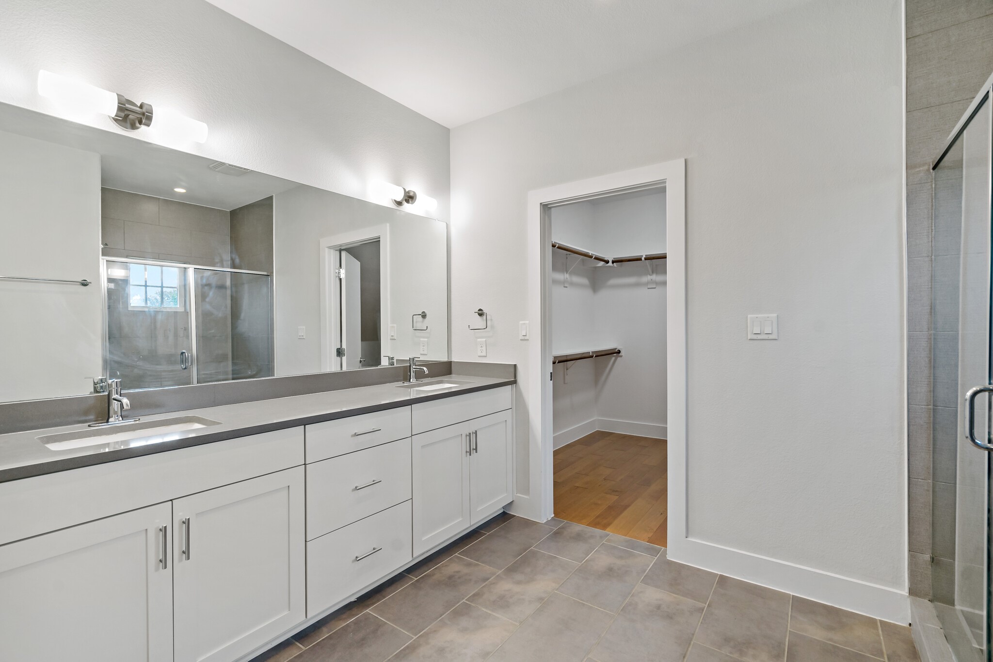 833 N Van Buren Avenue