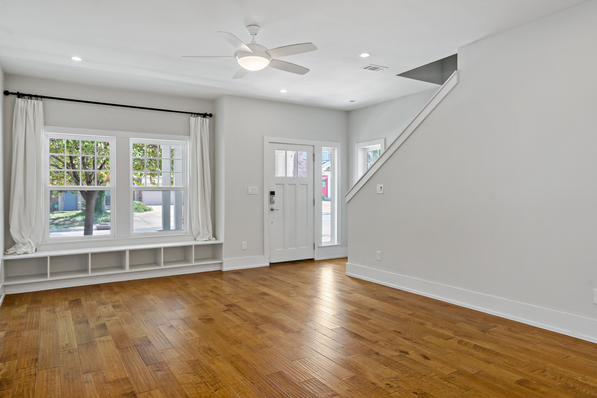 833 N Van Buren Avenue