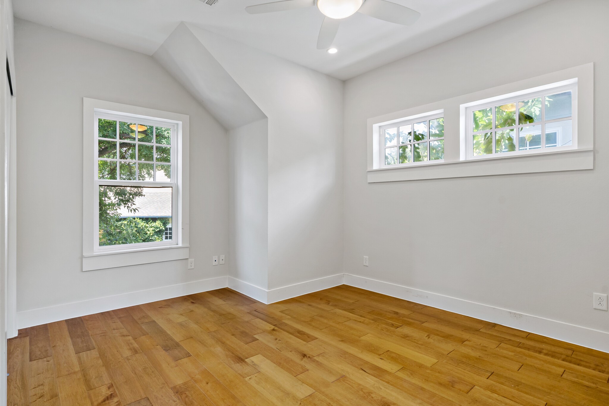 833 N Van Buren Avenue