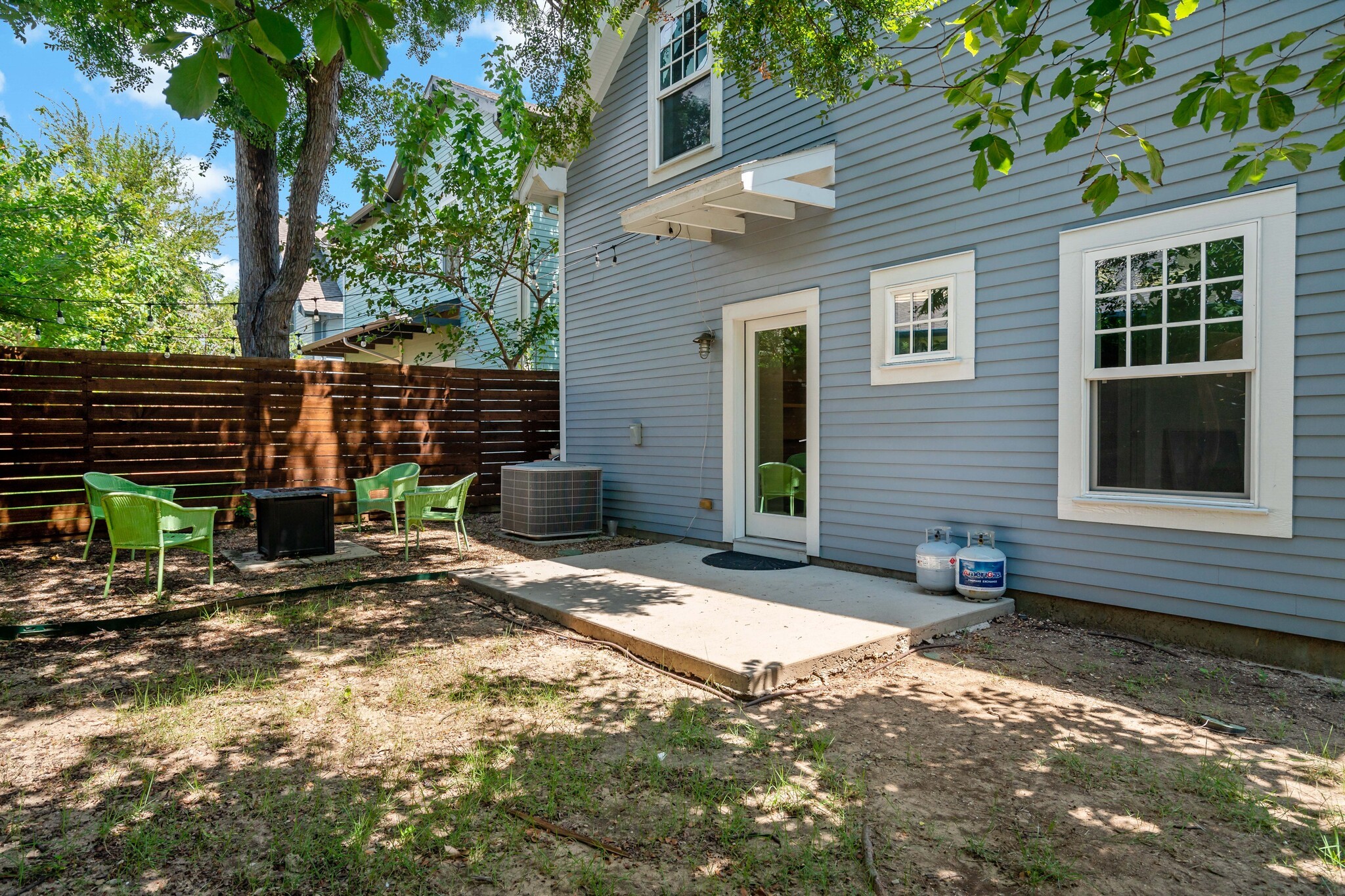 833 N Van Buren Avenue