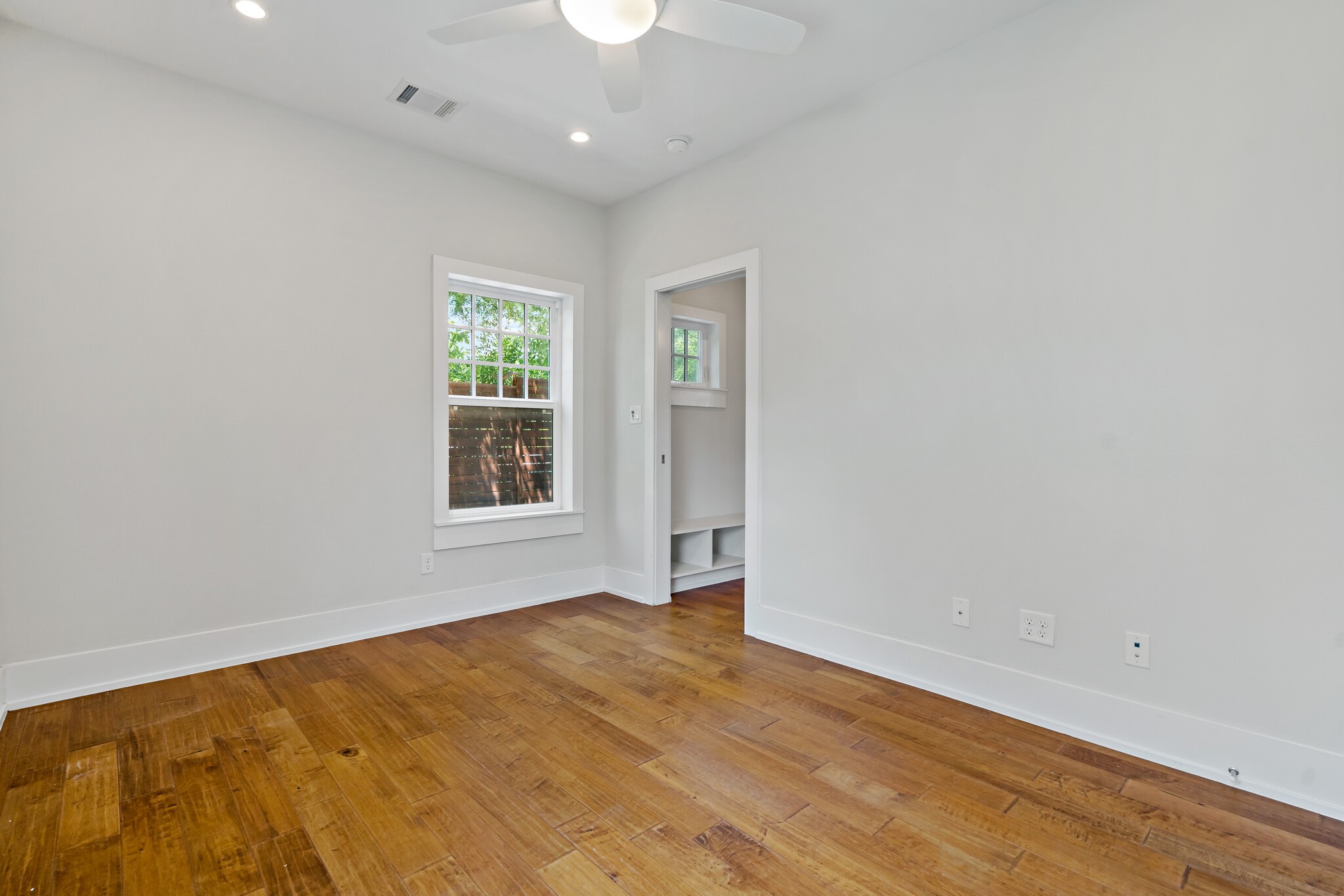 833 N Van Buren Avenue