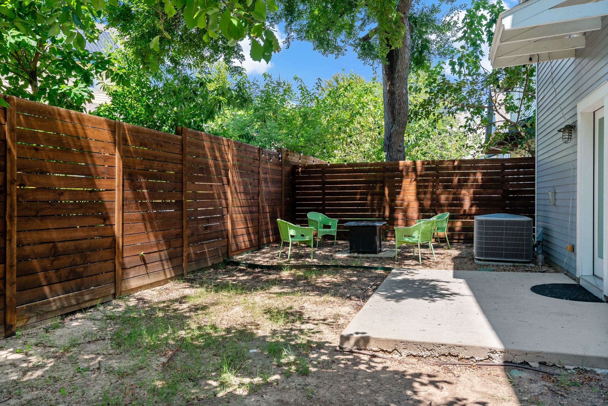 833 N Van Buren Avenue