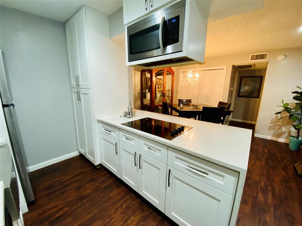 8110 Skillman Street 2031