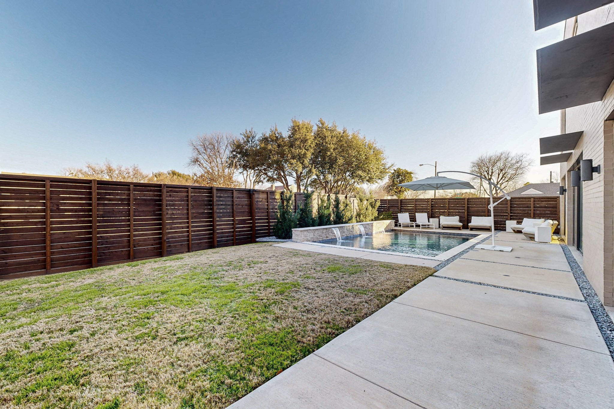 4827 Cowan Avenue