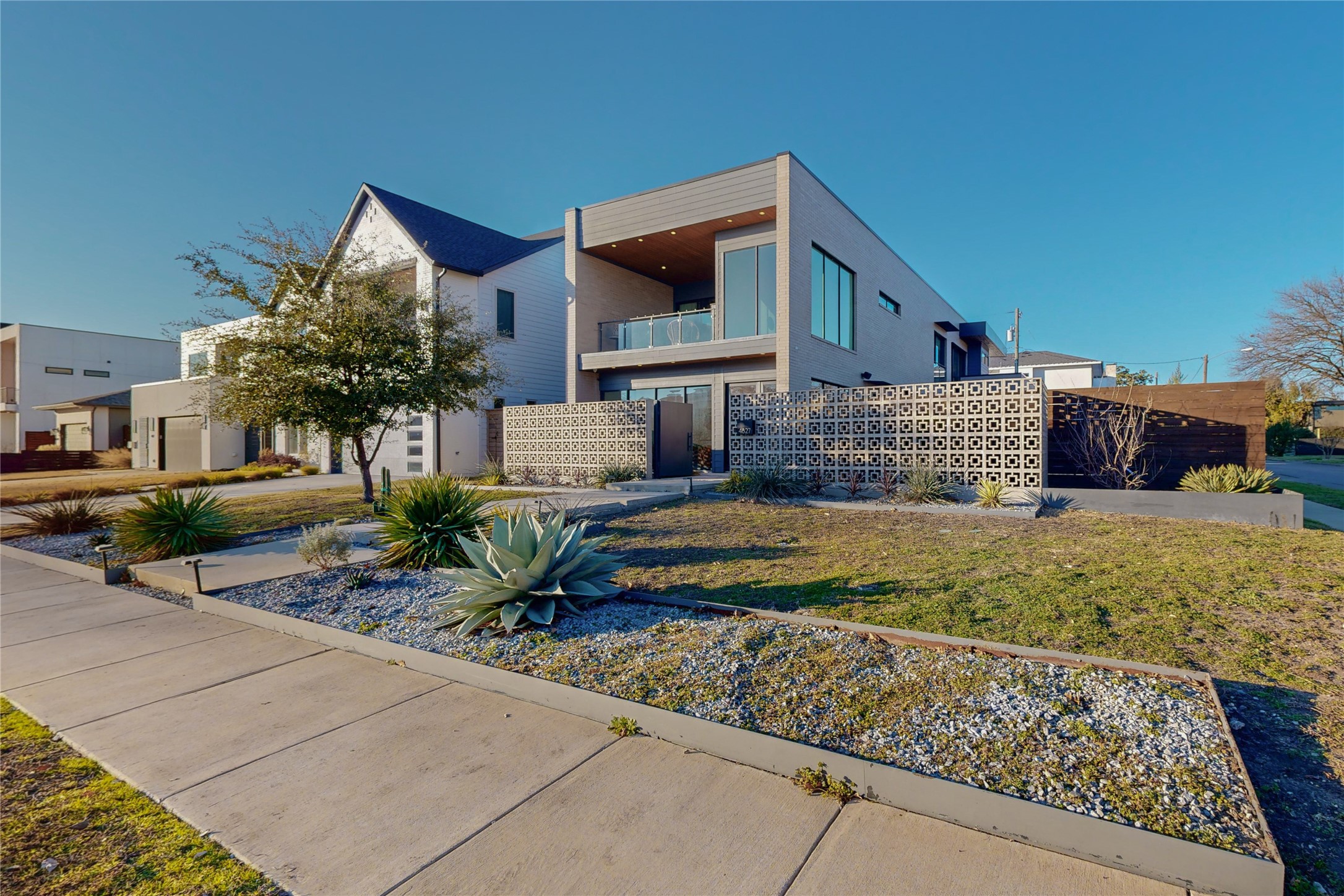 4827 Cowan Avenue