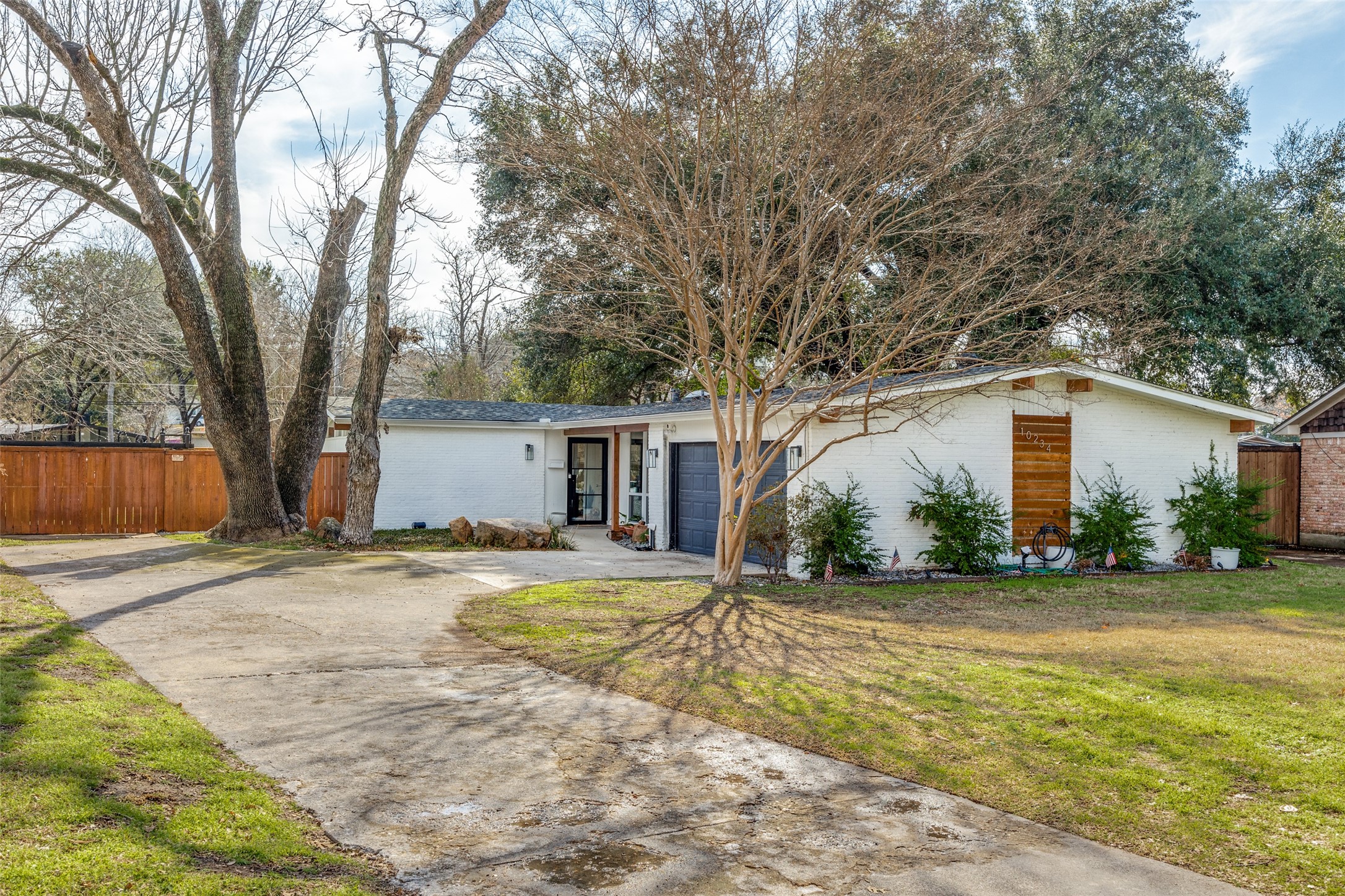 10234 Vinemont Street