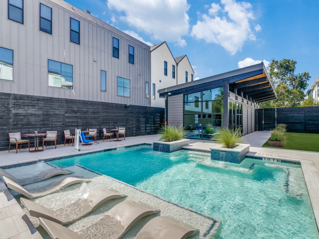 4718 Bryan Street 501