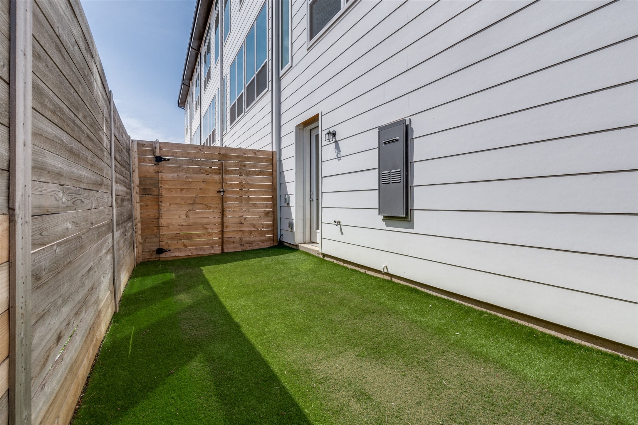 4718 Bryan Street 501