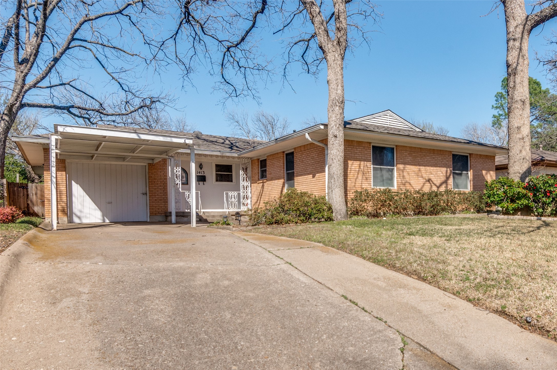 1413 Bluebonnet Trail