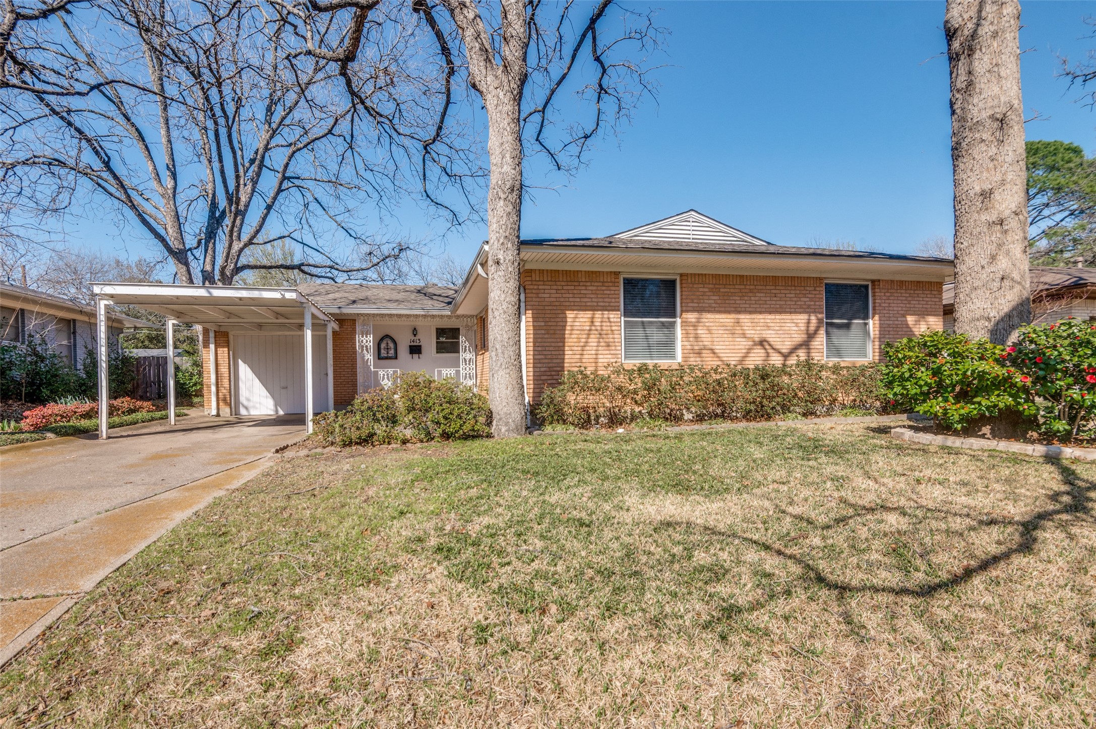1413 Bluebonnet Trail