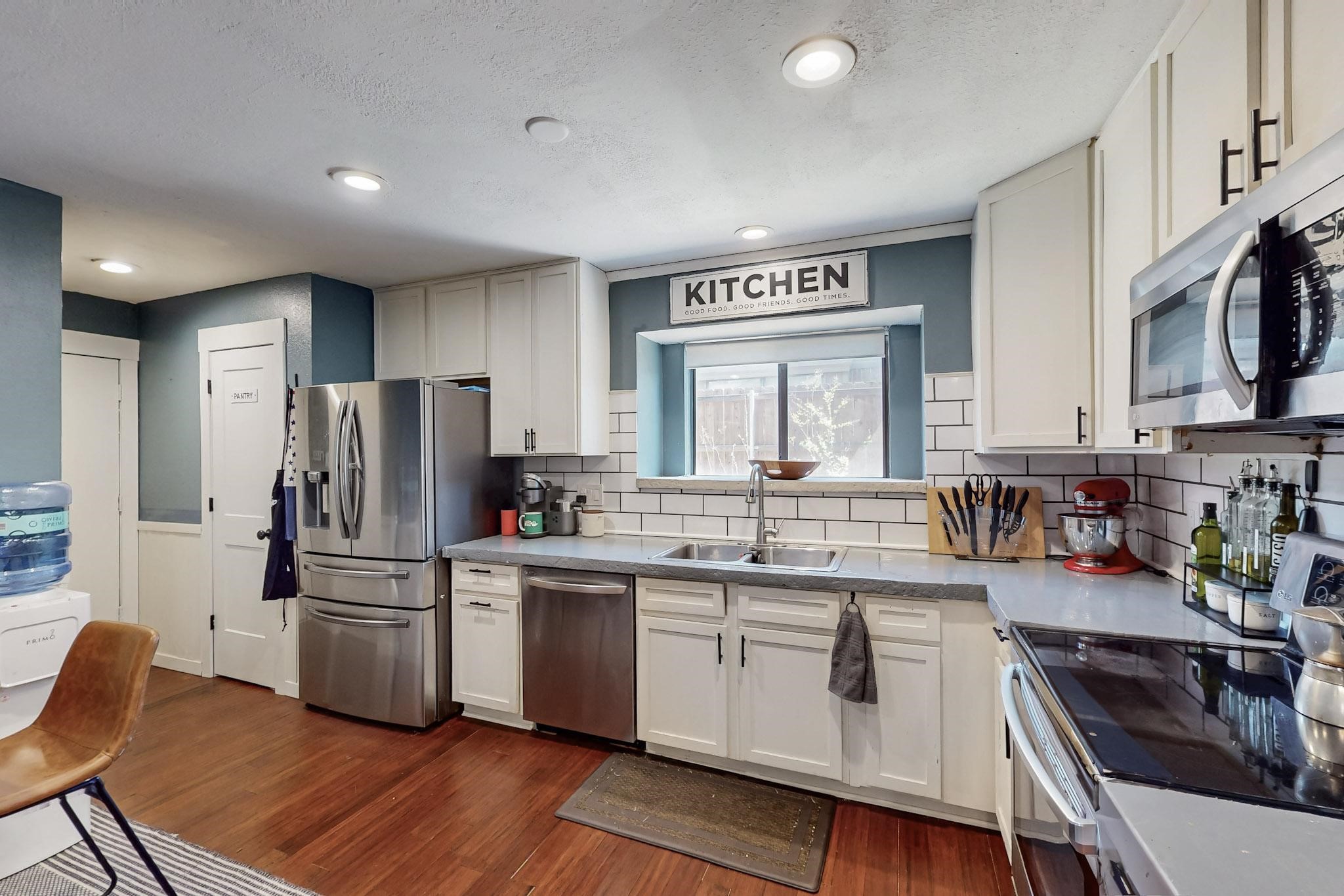 2800 Edgewood Lane
