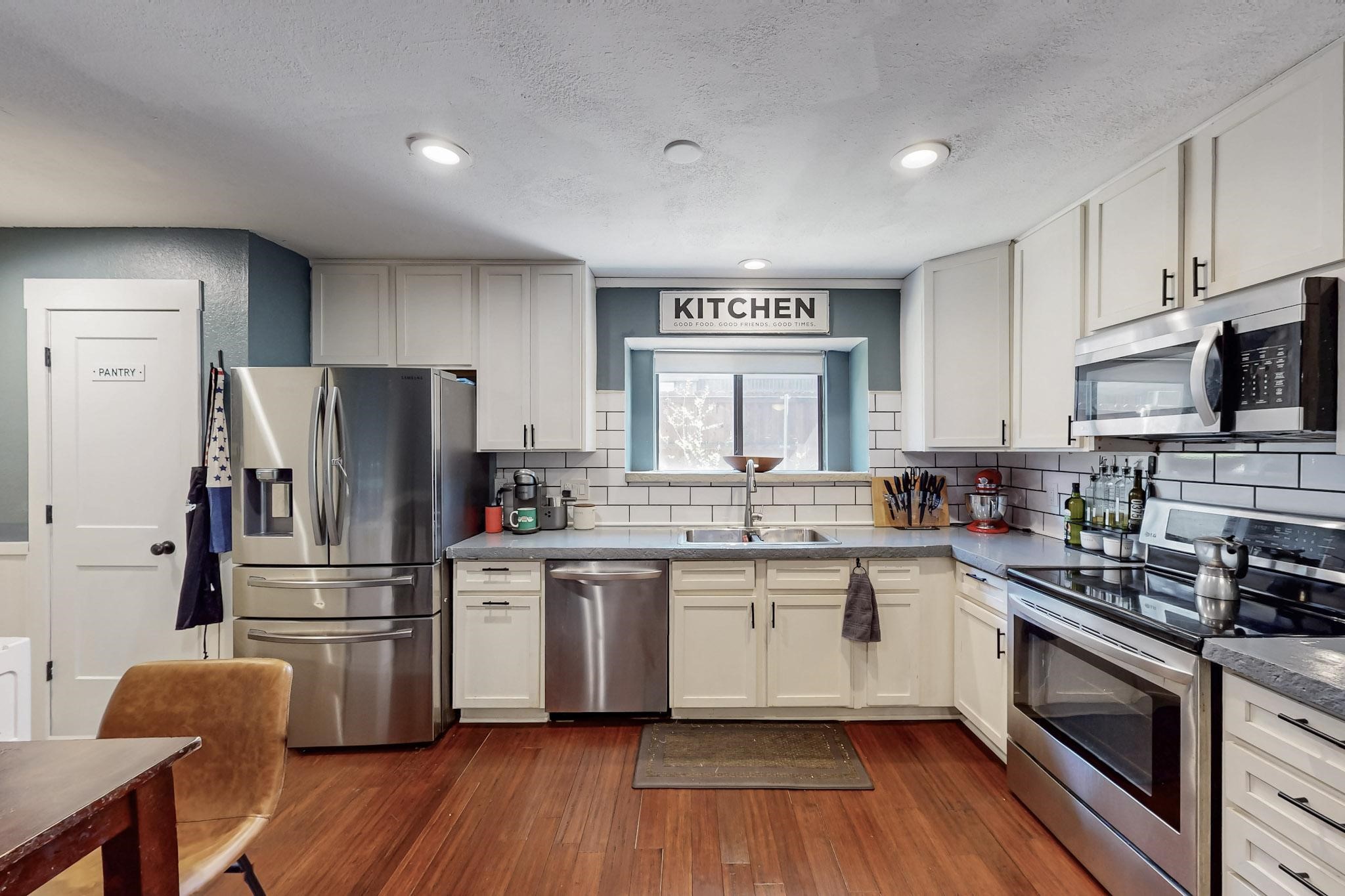 2800 Edgewood Lane