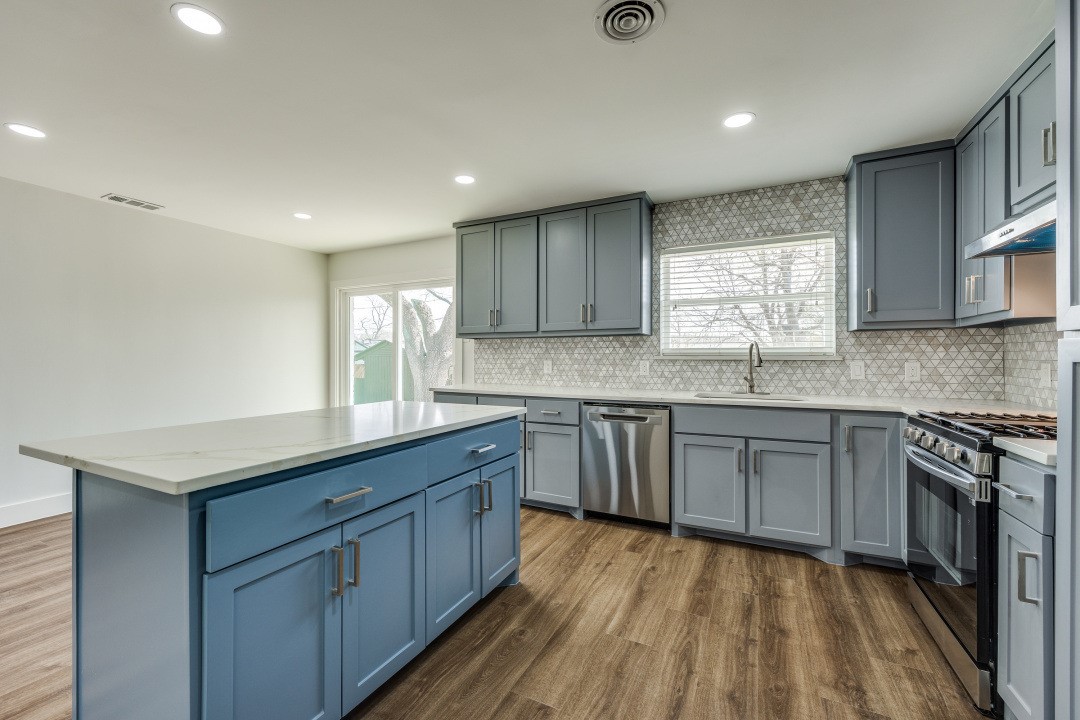 1223 Donna Drive