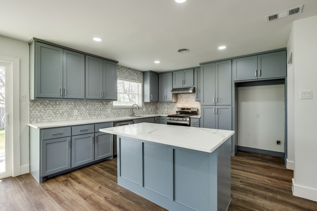 1223 Donna Drive