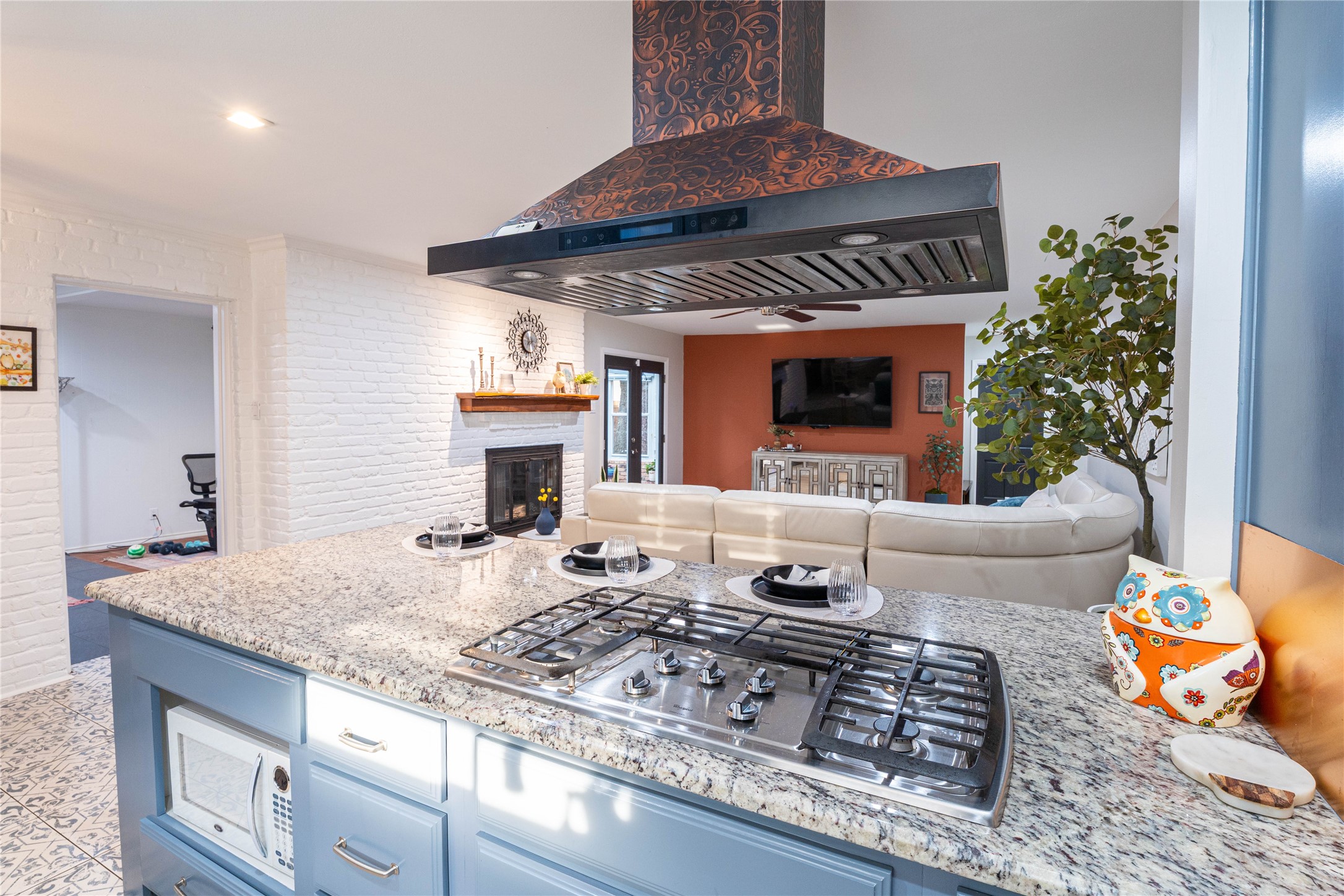 1711 Tamarack Drive