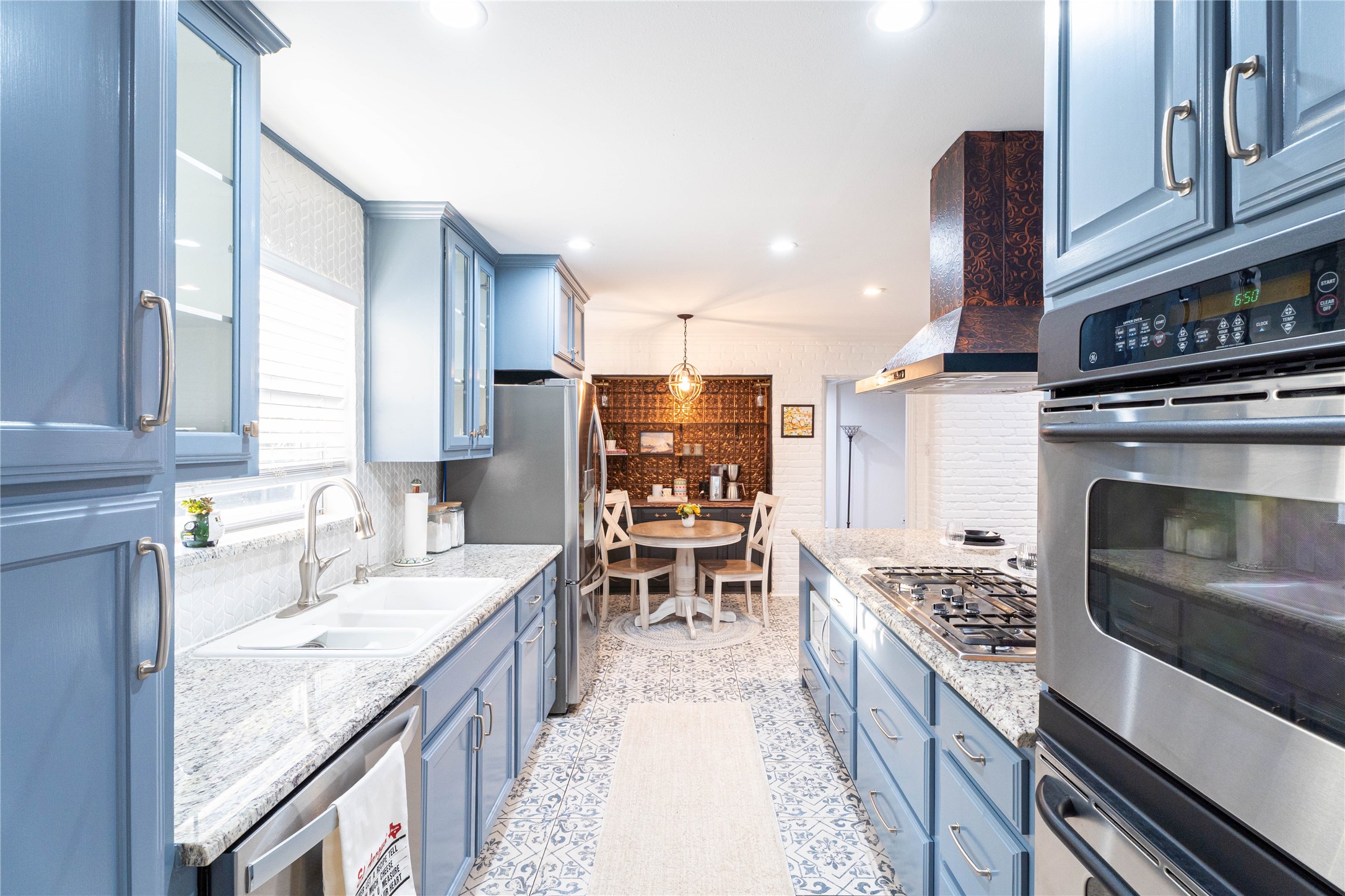 1711 Tamarack Drive
