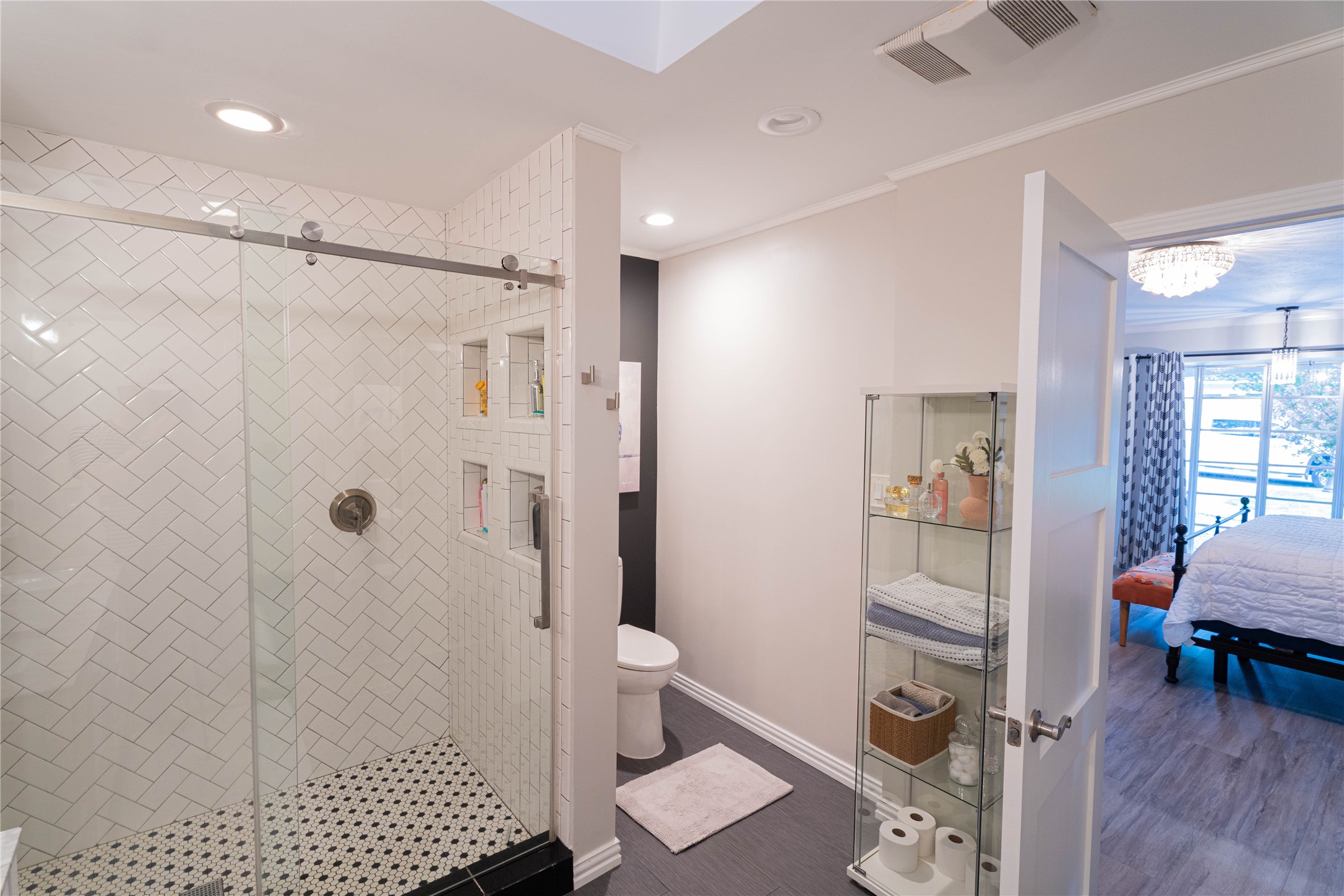 1711 Tamarack Drive