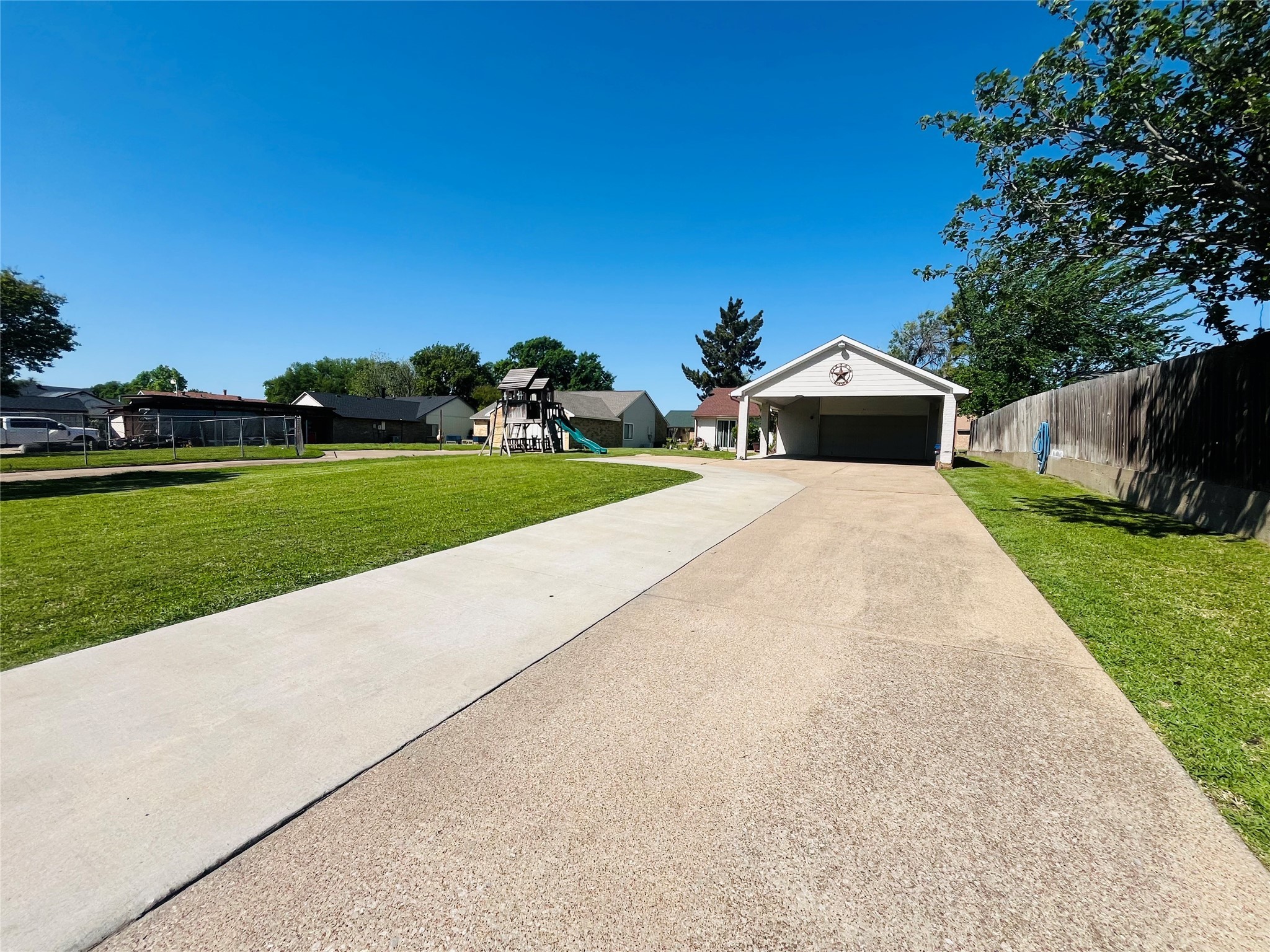 3709 Yaupon Drive