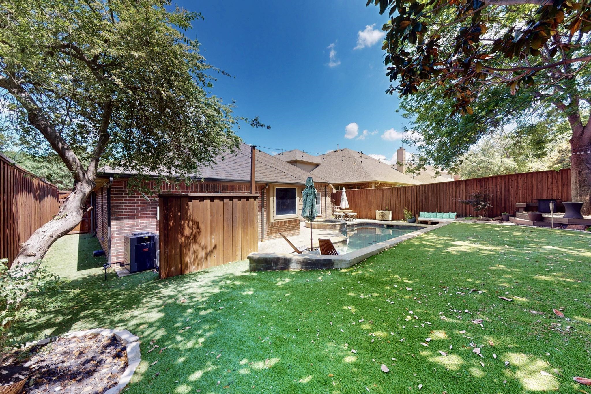 8305 Desert Dunes Trail