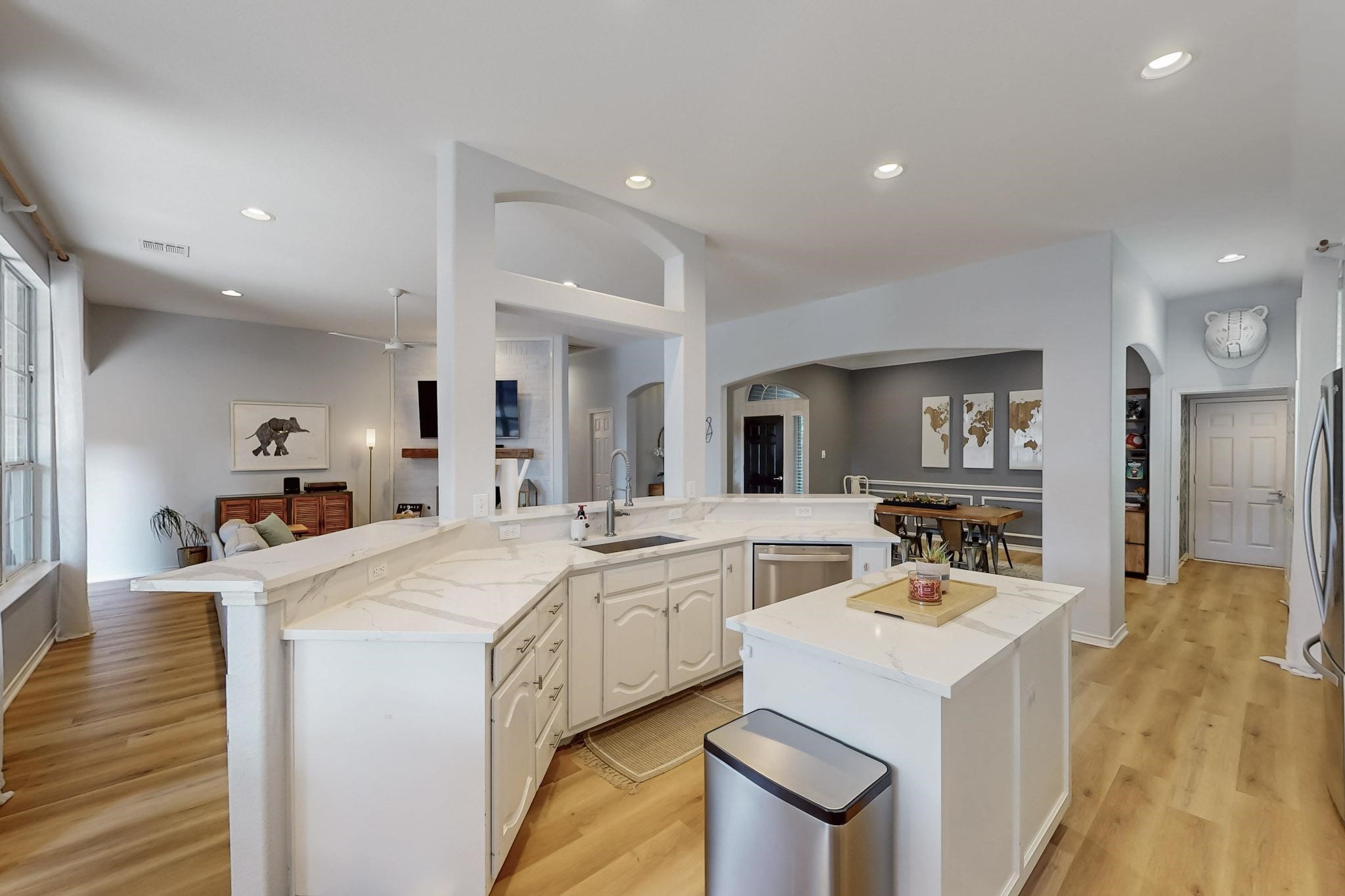 8305 Desert Dunes Trail