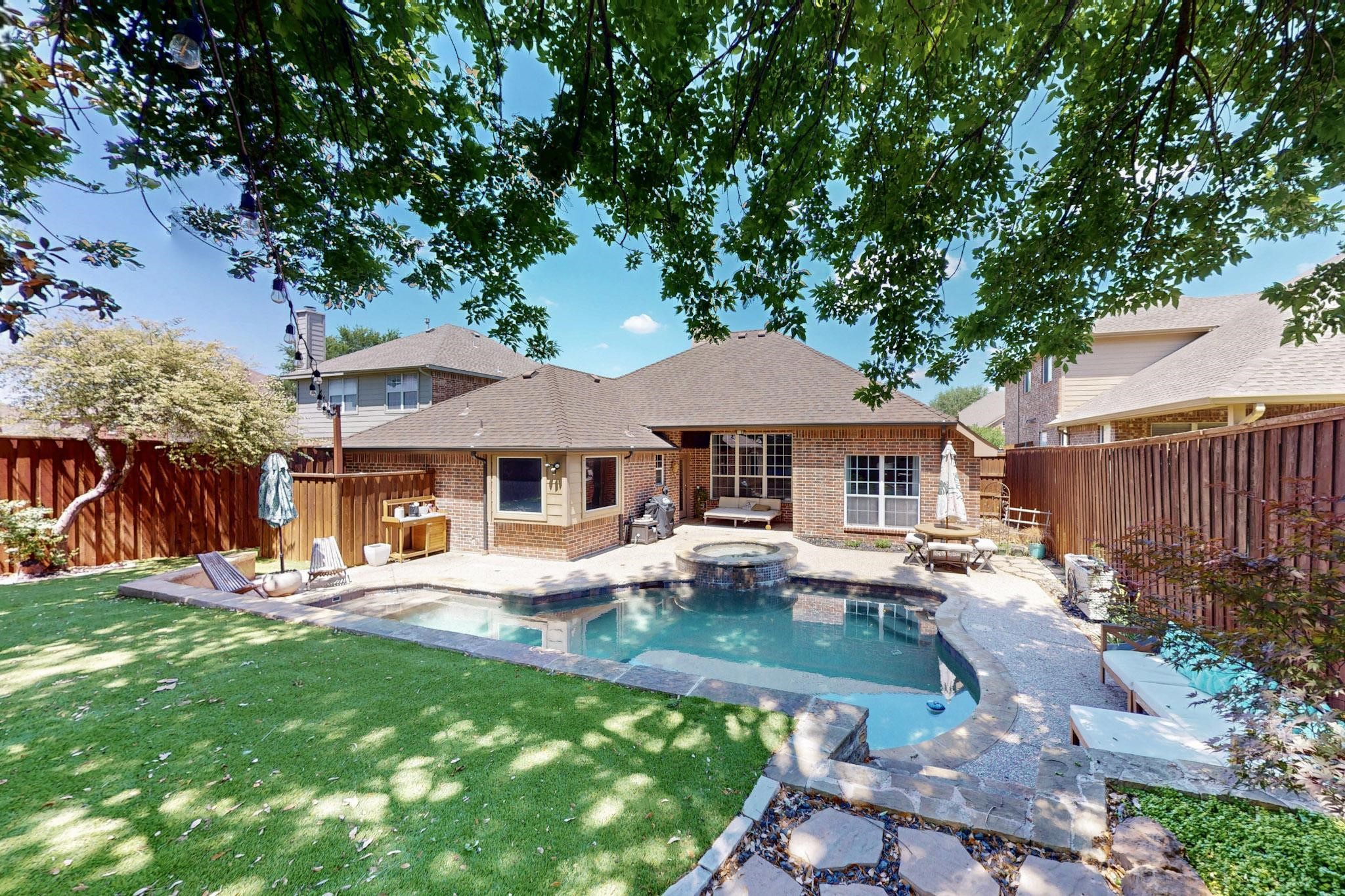 8305 Desert Dunes Trail