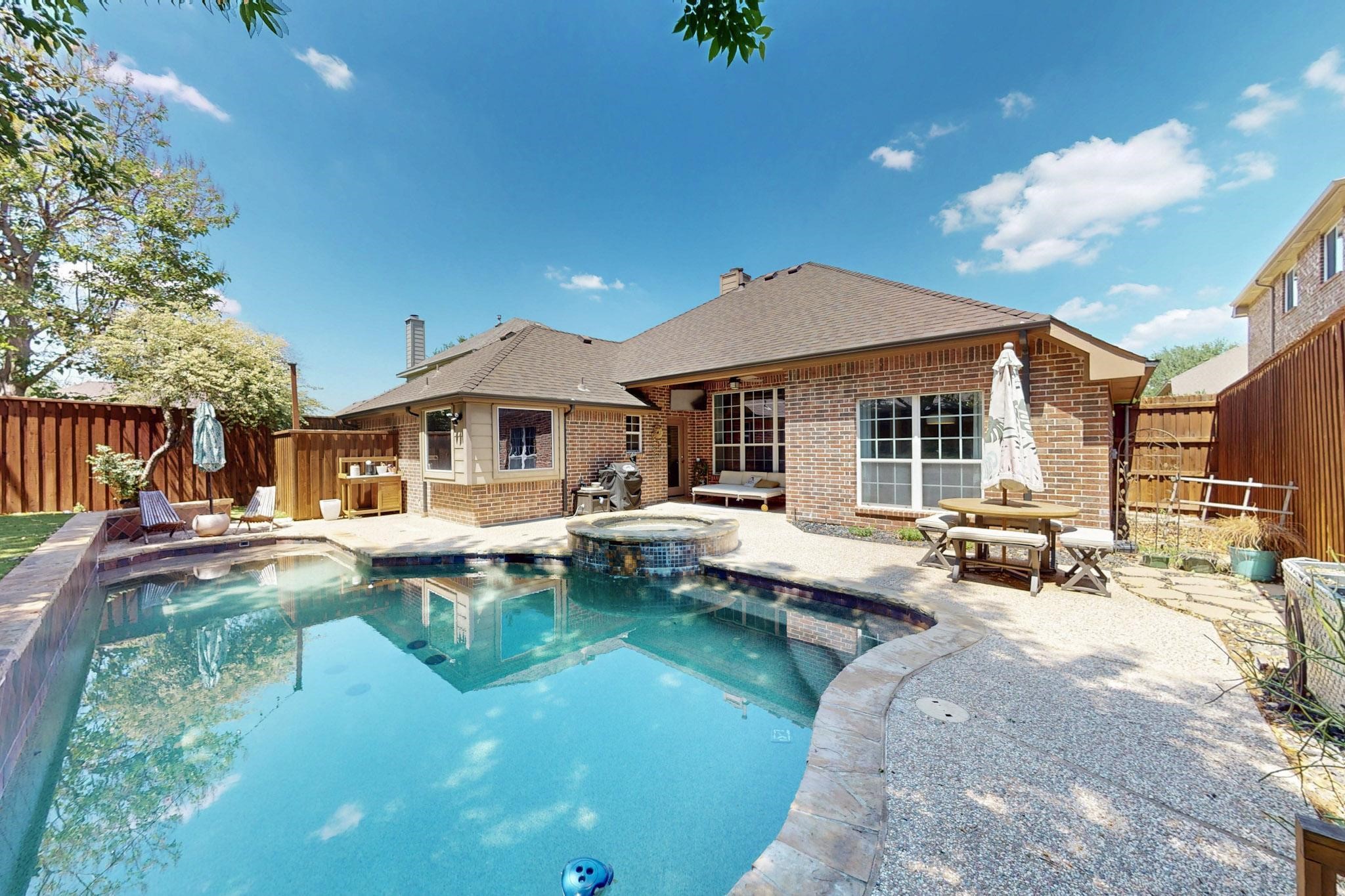 8305 Desert Dunes Trail