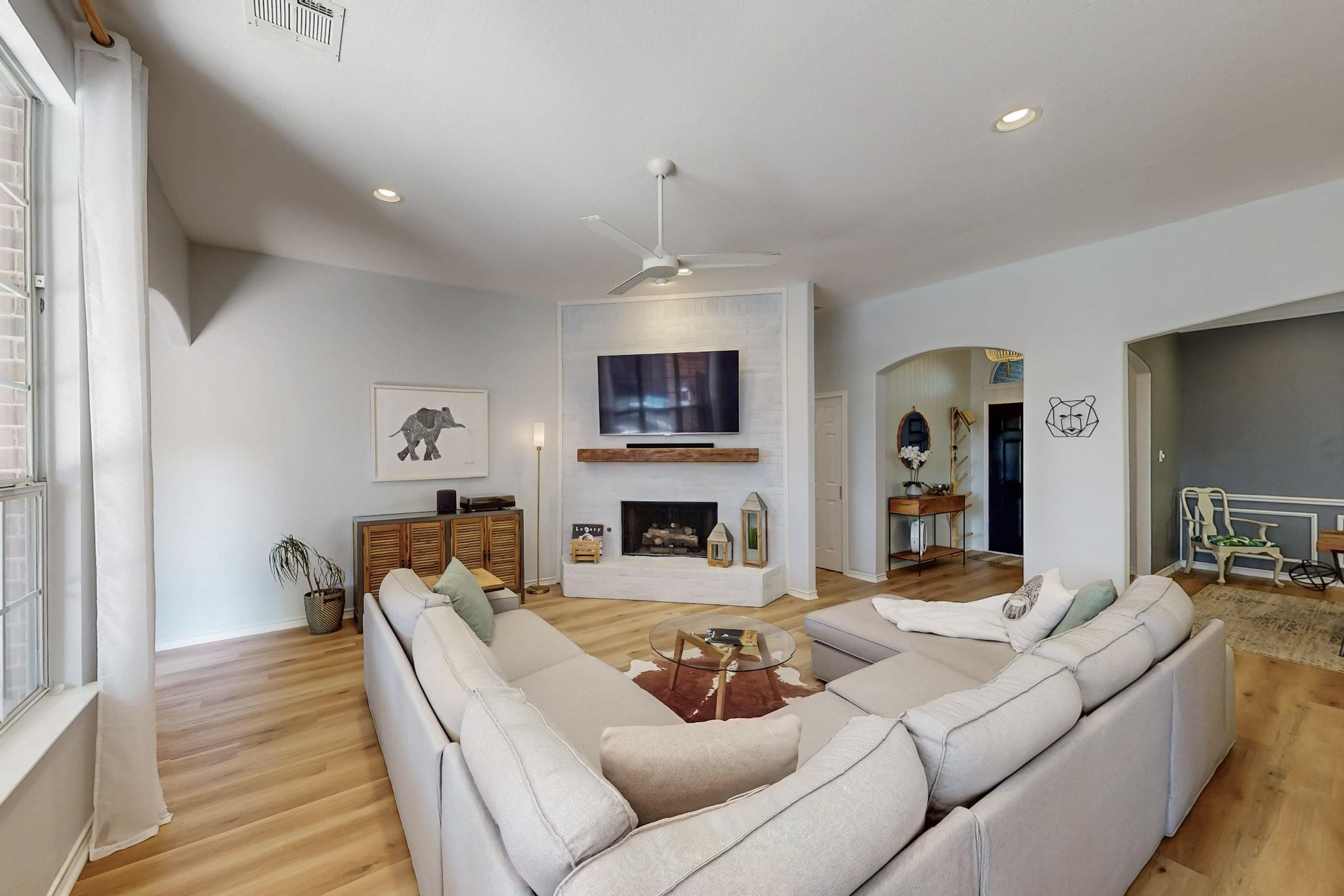 8305 Desert Dunes Trail