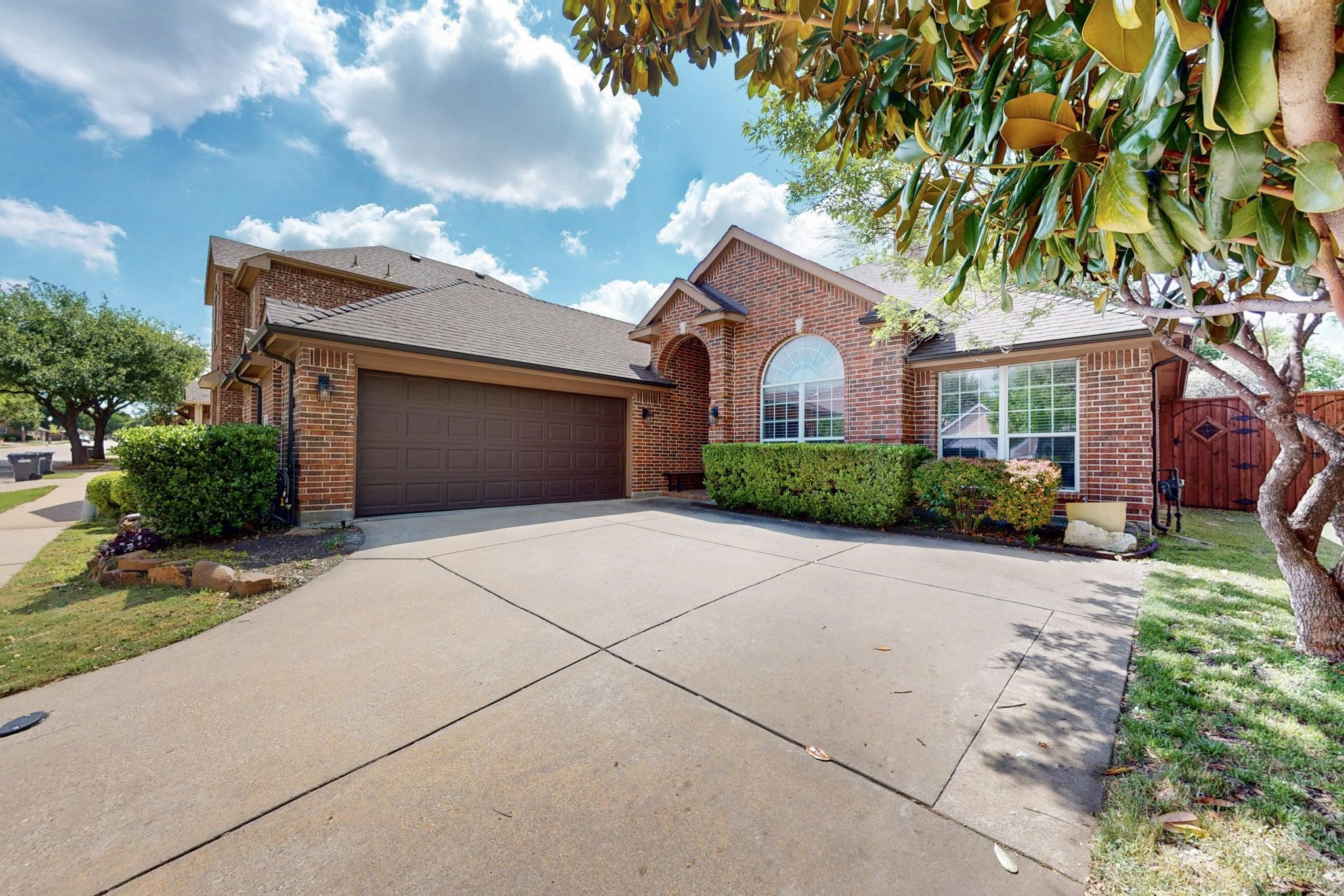 8305 Desert Dunes Trail