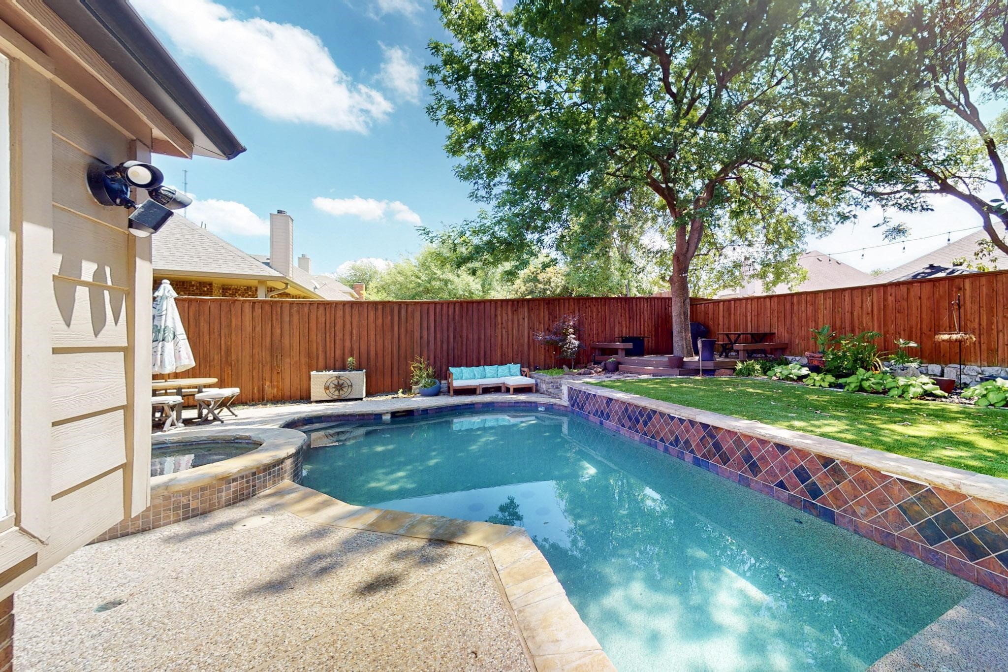 8305 Desert Dunes Trail