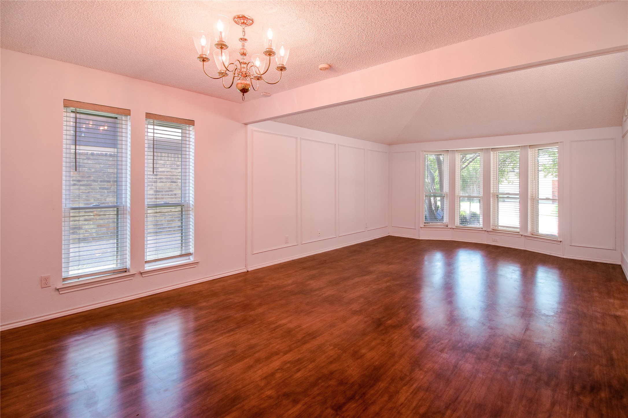 2710 Laurel Oaks Drive