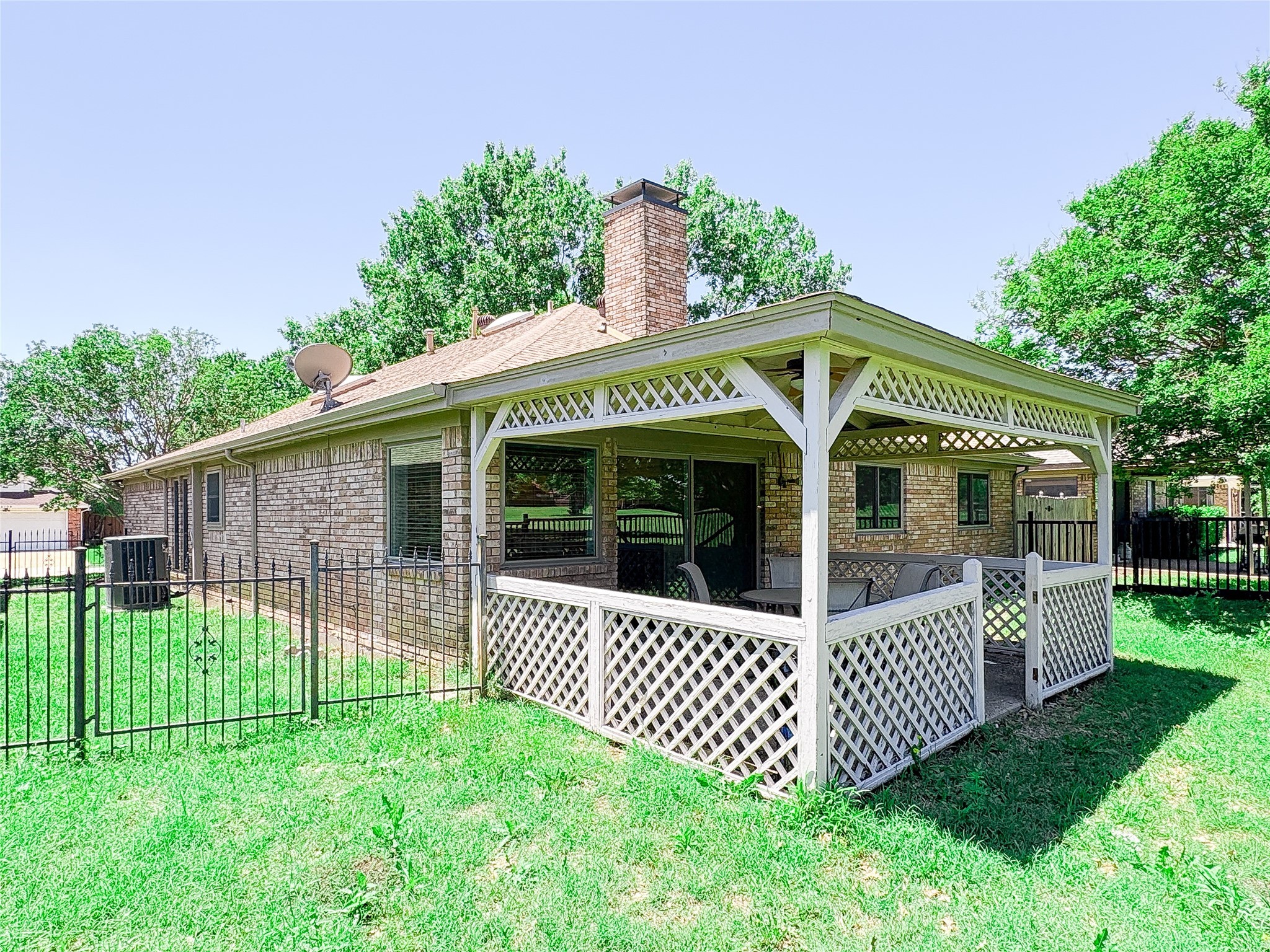 2710 Laurel Oaks Drive