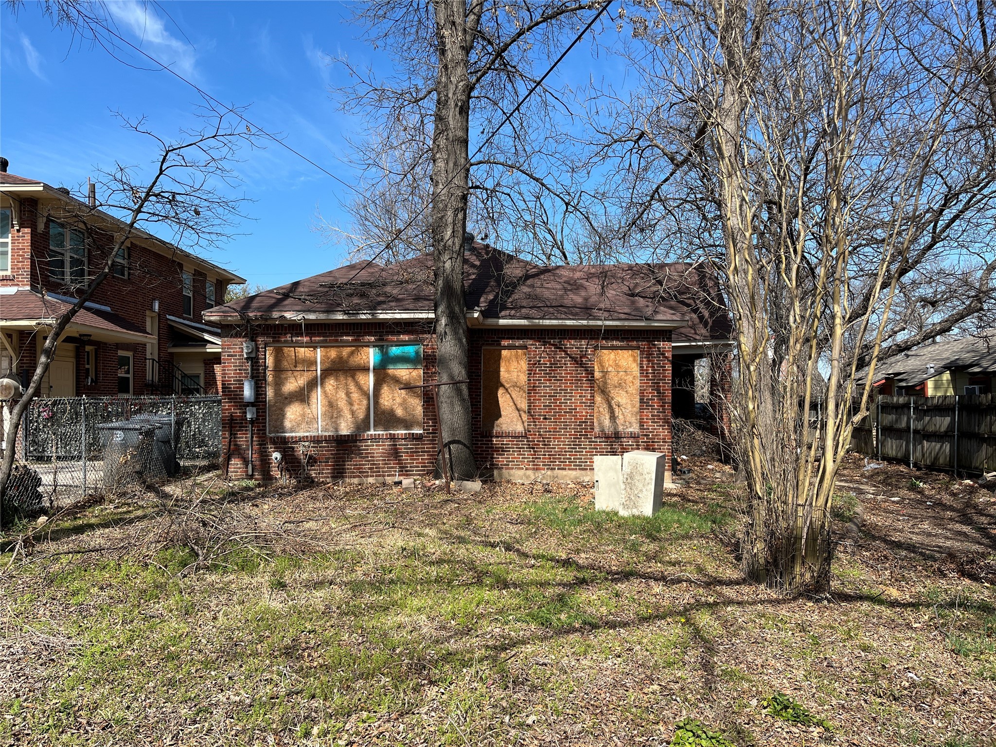 218 E 5th Street