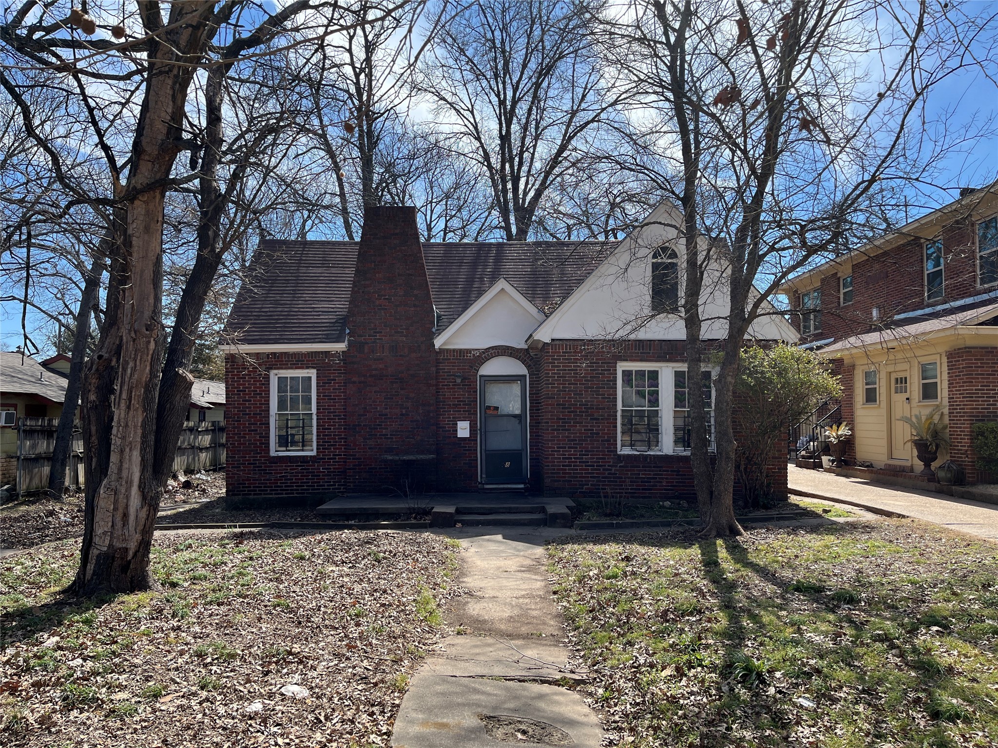 218 E 5th Street