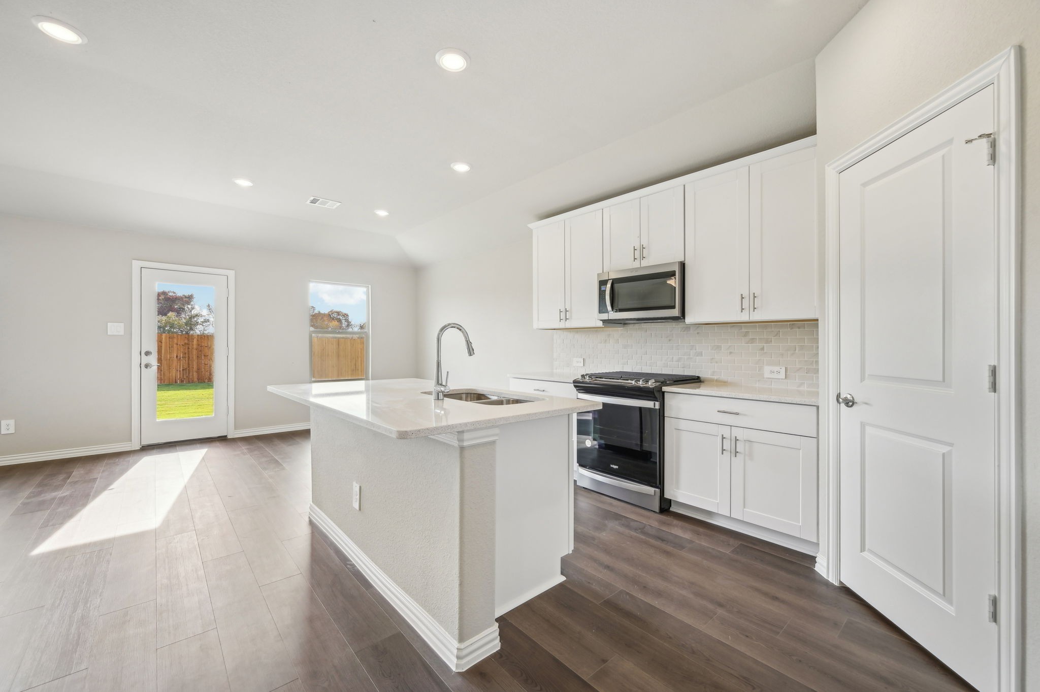 9537 Rattlesnake Trail