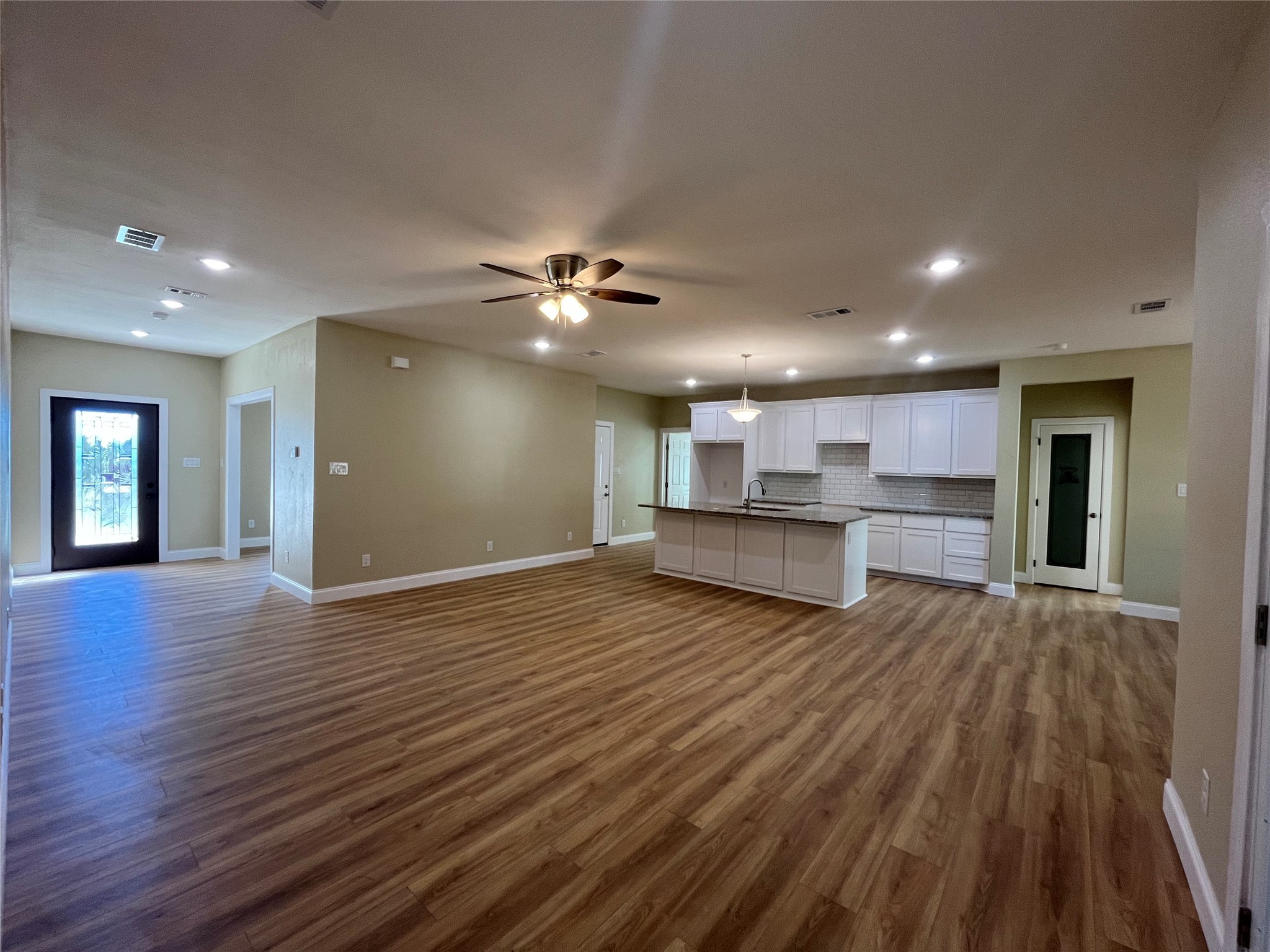 901 Holiday Hill