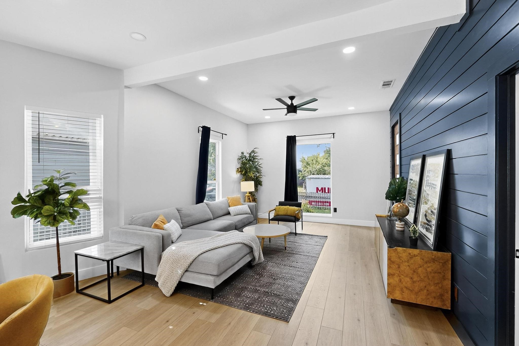 712 W 8th Street
