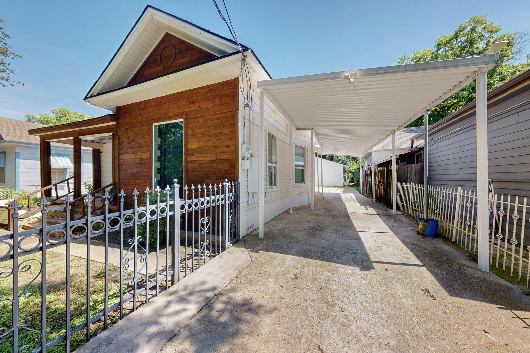 712 W 8th Street