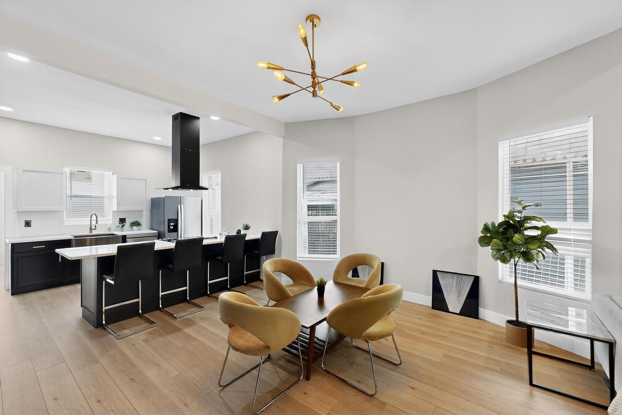 712 W 8th Street