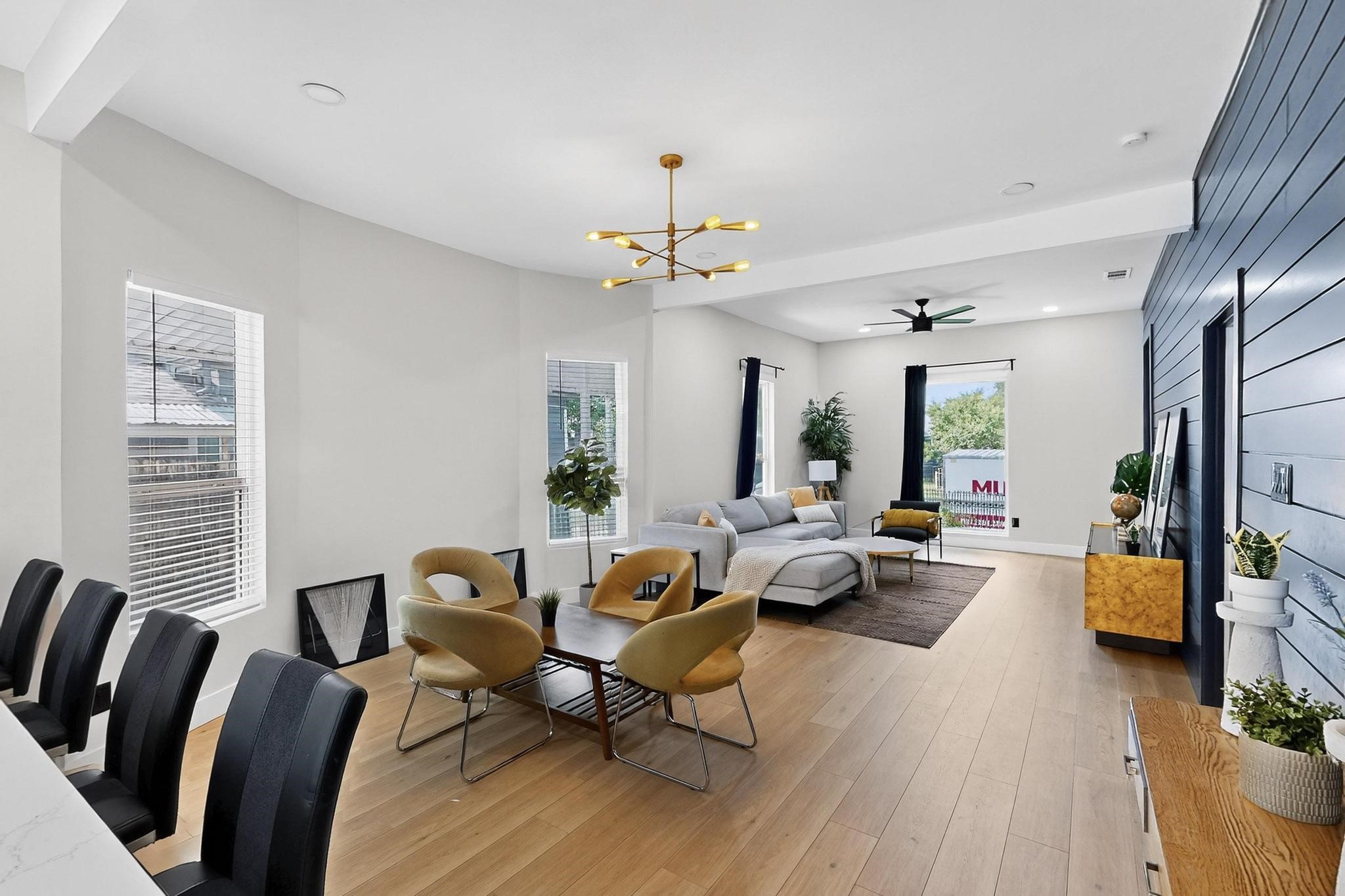 712 W 8th Street