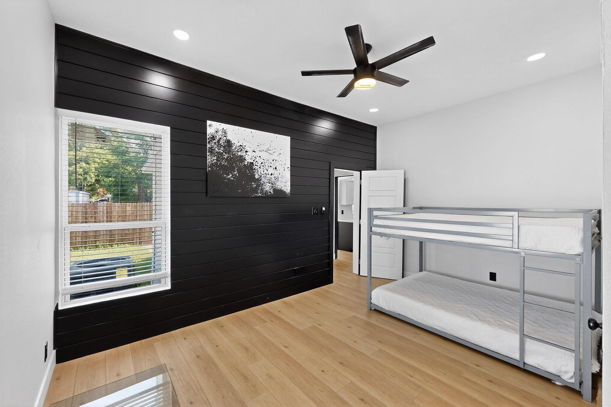 712 W 8th Street