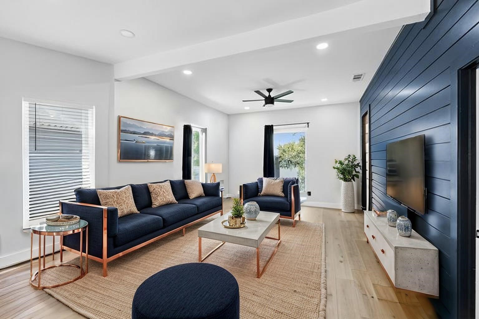 712 W 8th Street