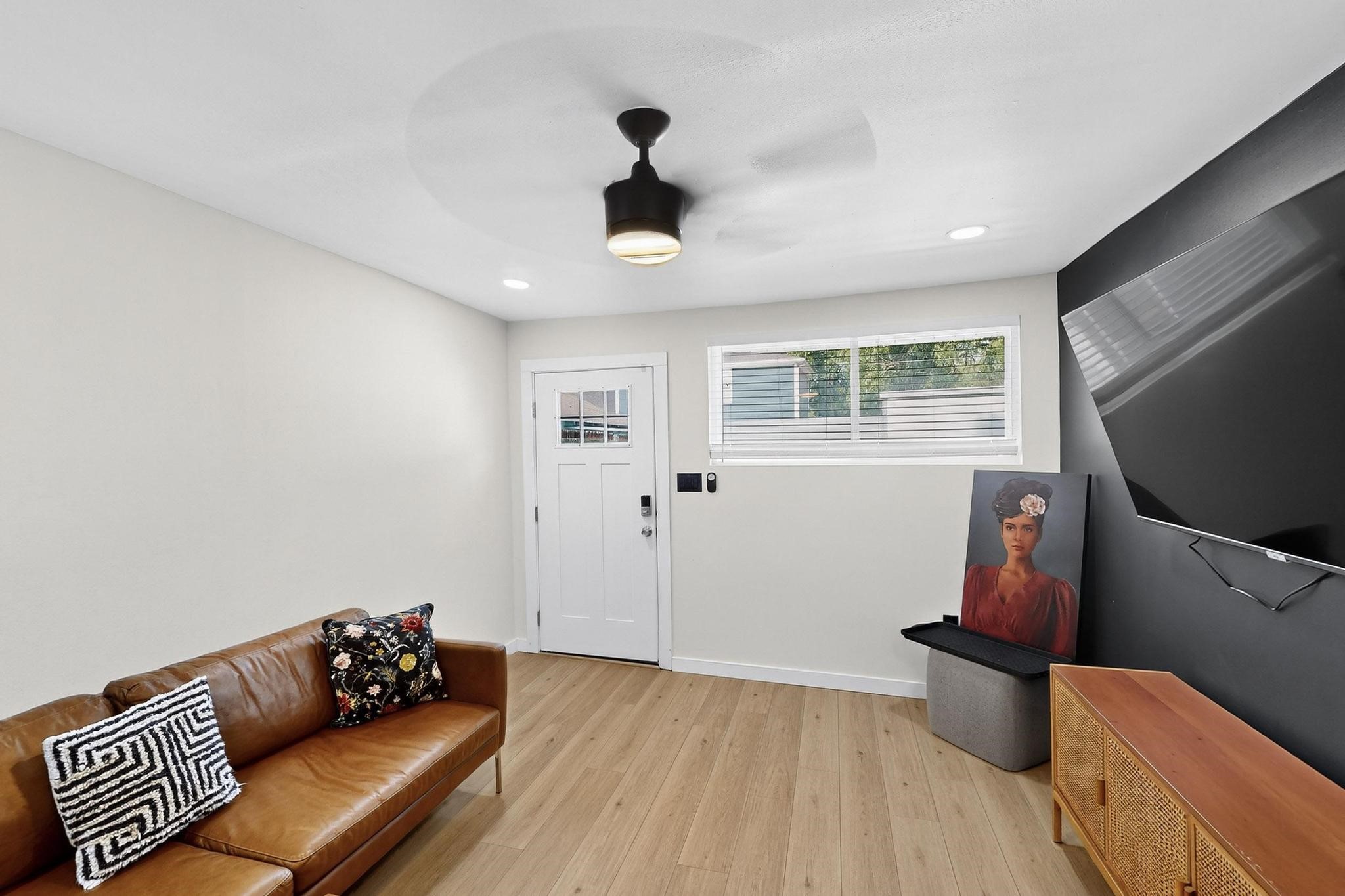 712 W 8th Street