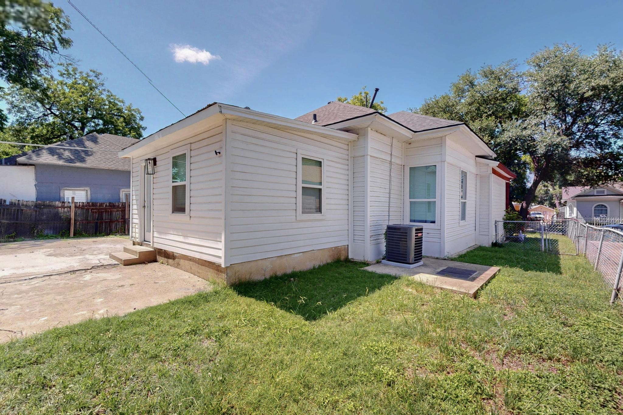 712 W 8th Street