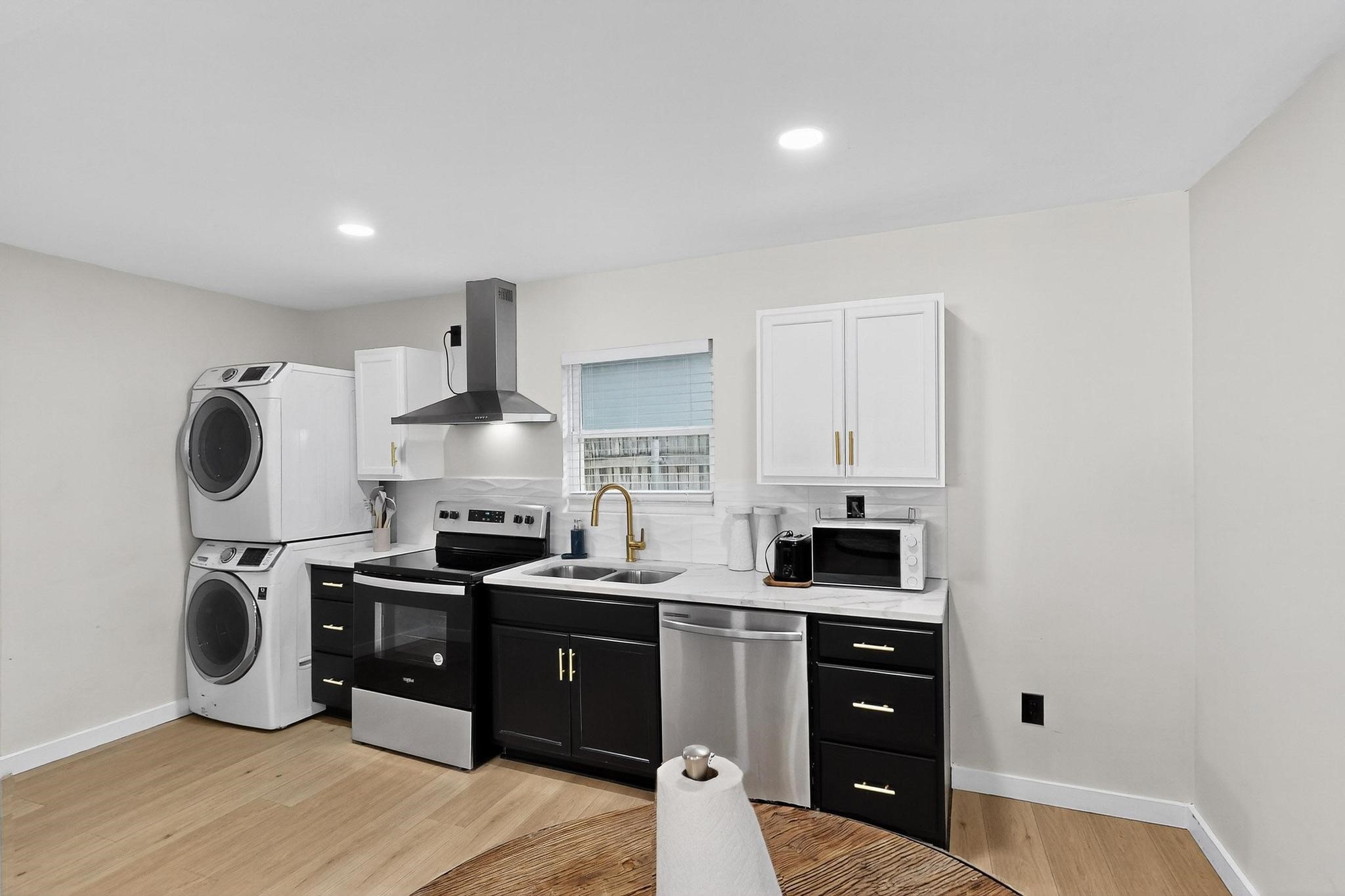 712 W 8th Street