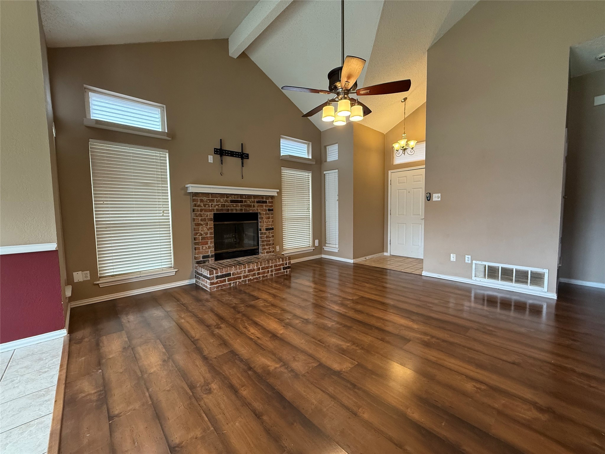 8220 Lara Lane