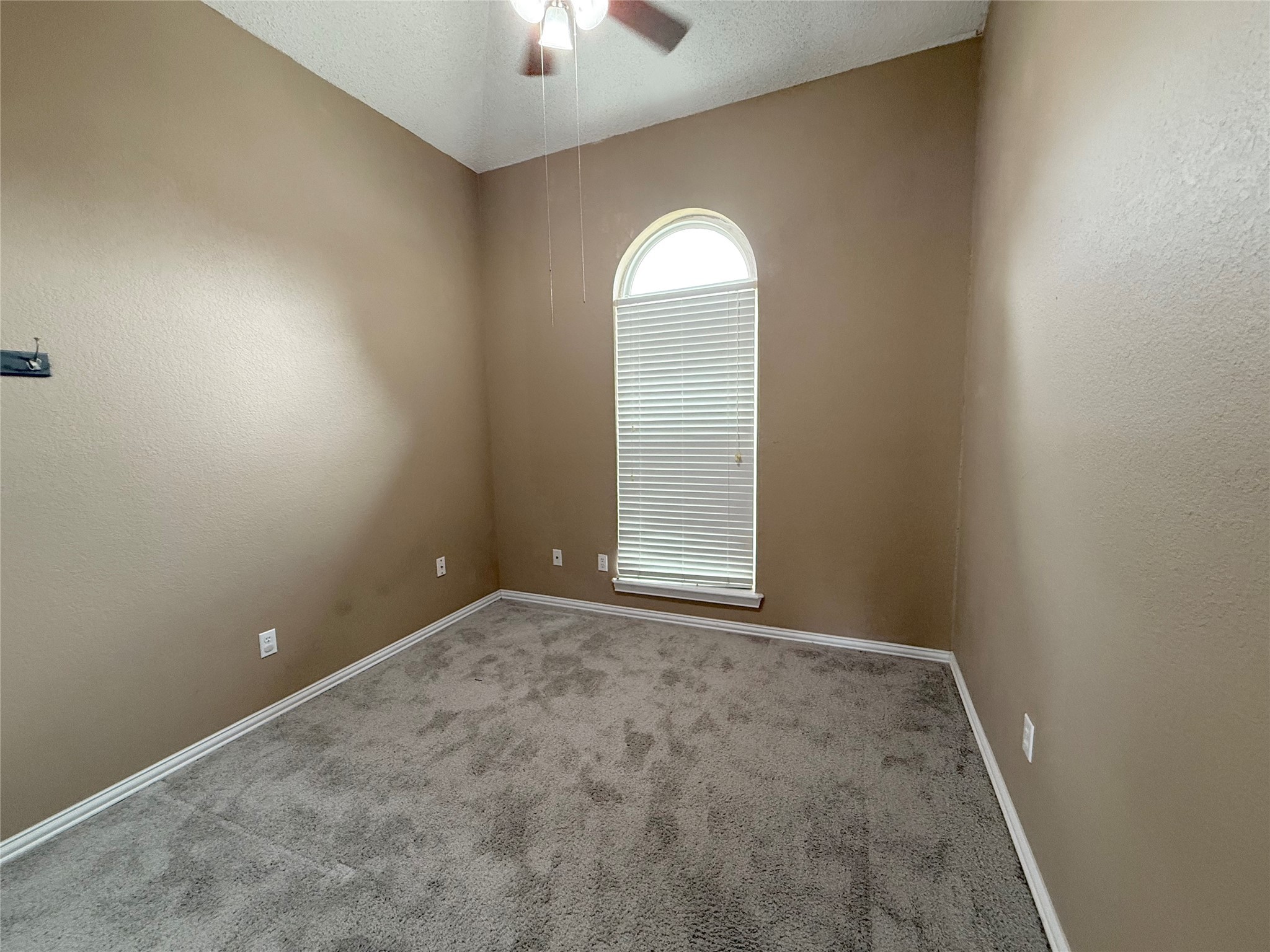 8220 Lara Lane