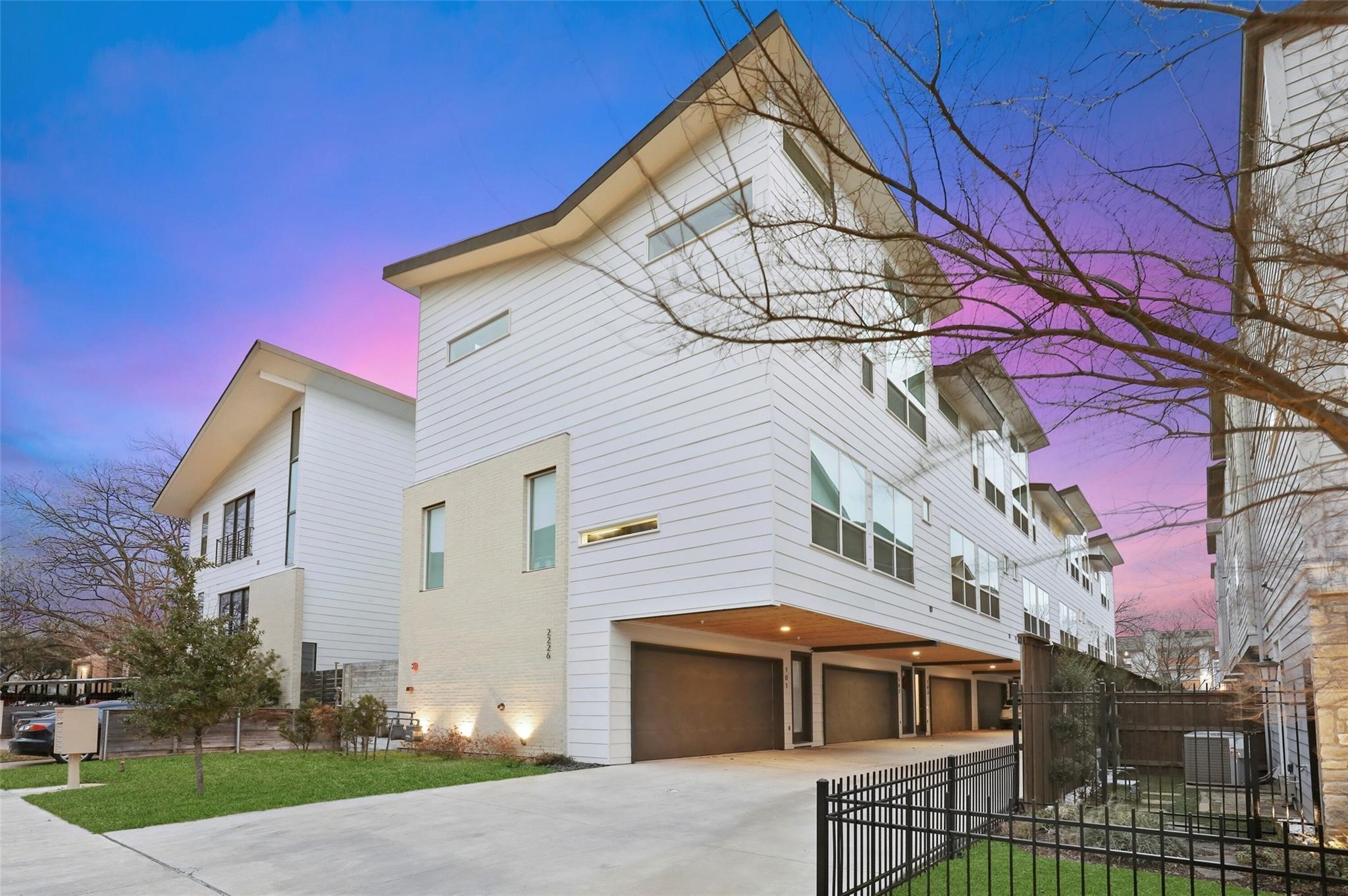 2226 N Garrett Avenue 105