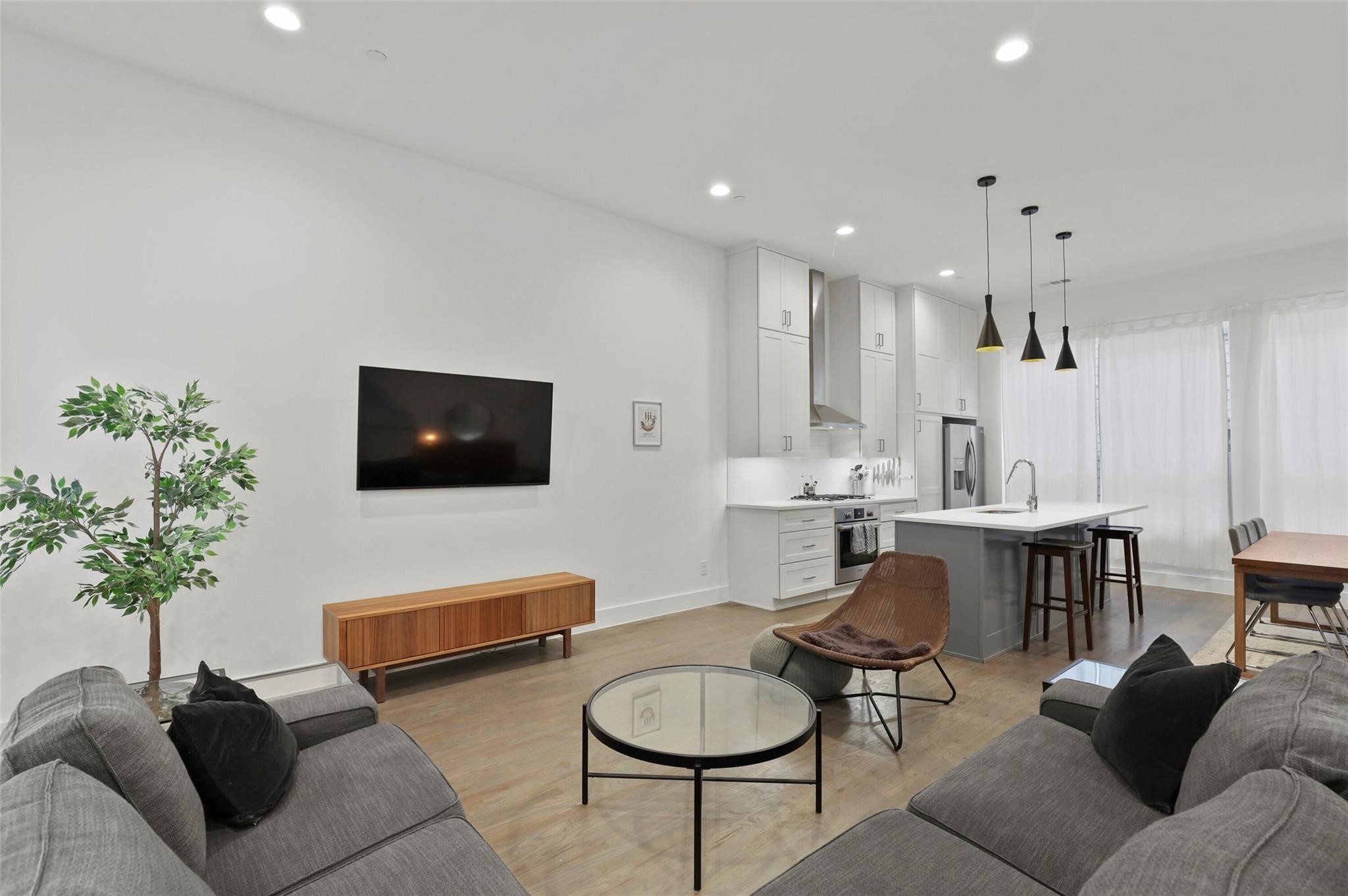 2226 N Garrett Avenue 105